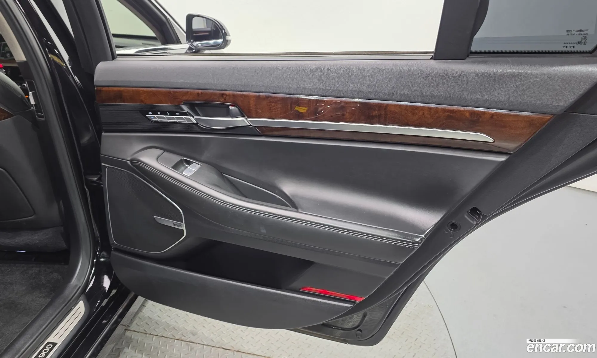 Genesis EQ900 2016 — 9