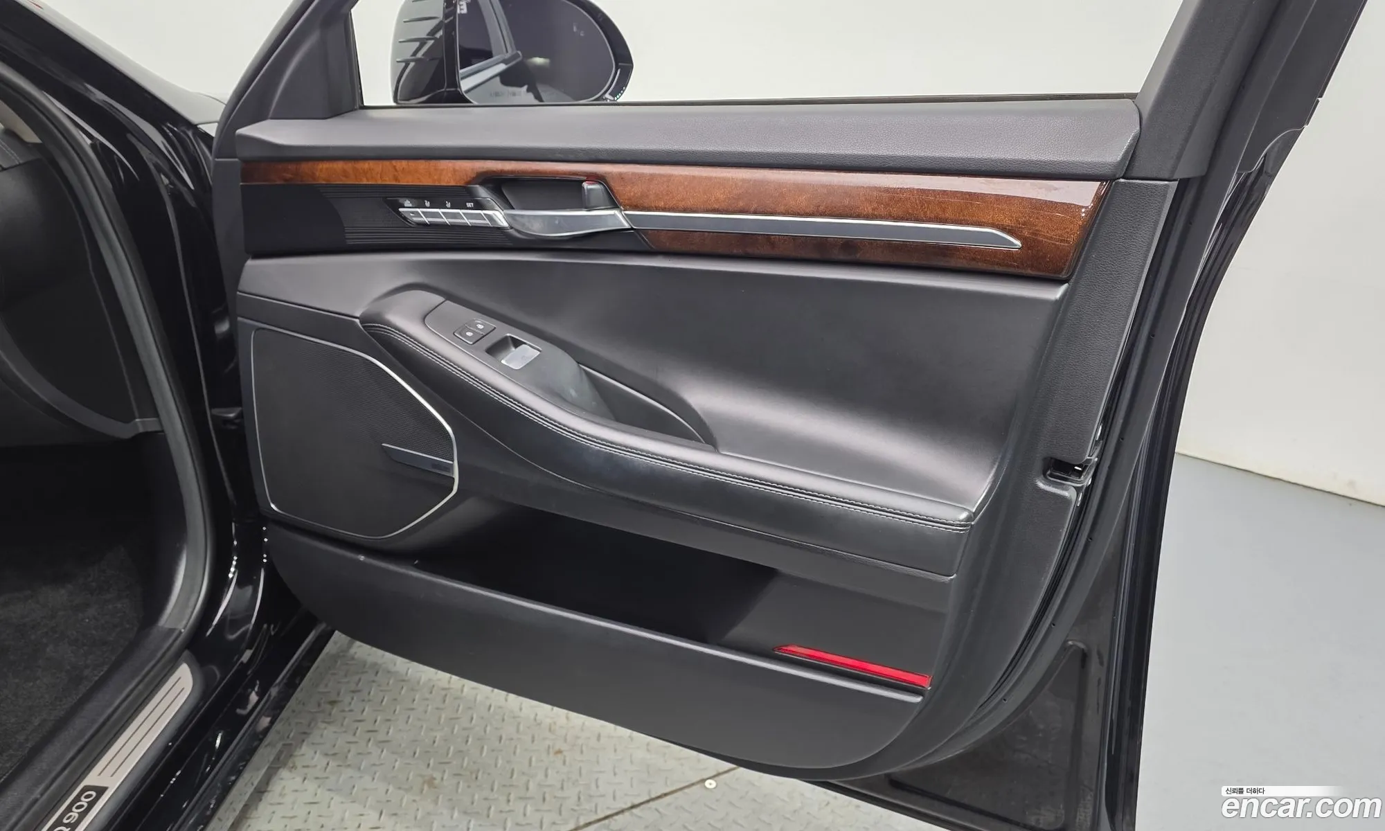 Genesis EQ900 2016 — 5