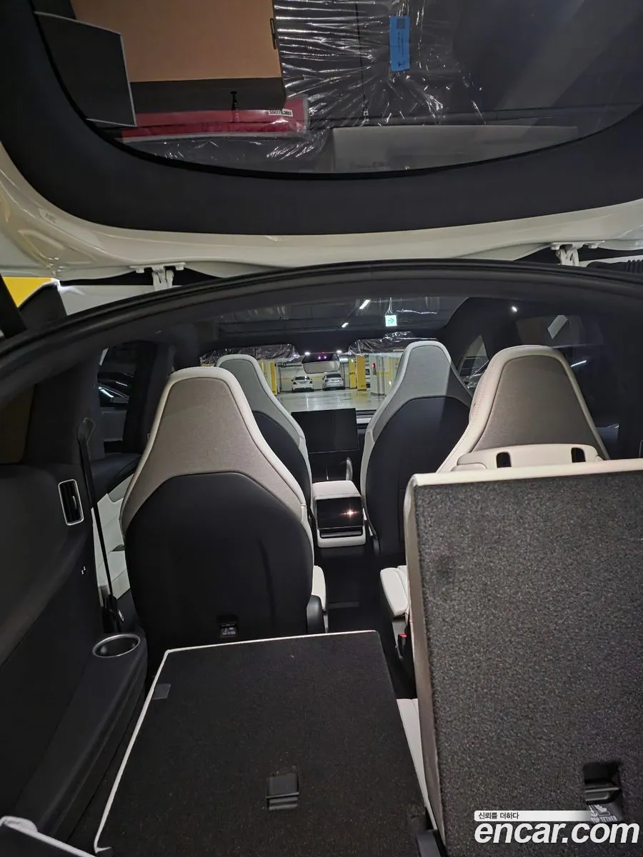 Tesla Model Y 2026 — 3