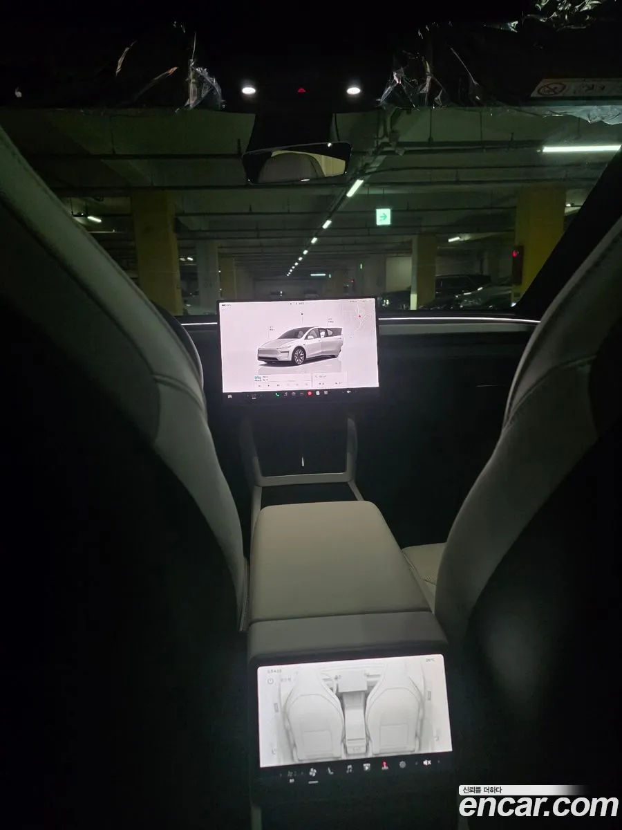 Tesla Model Y 2026 — 7