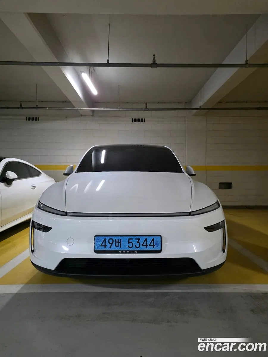 Tesla Model Y 2026 — 4