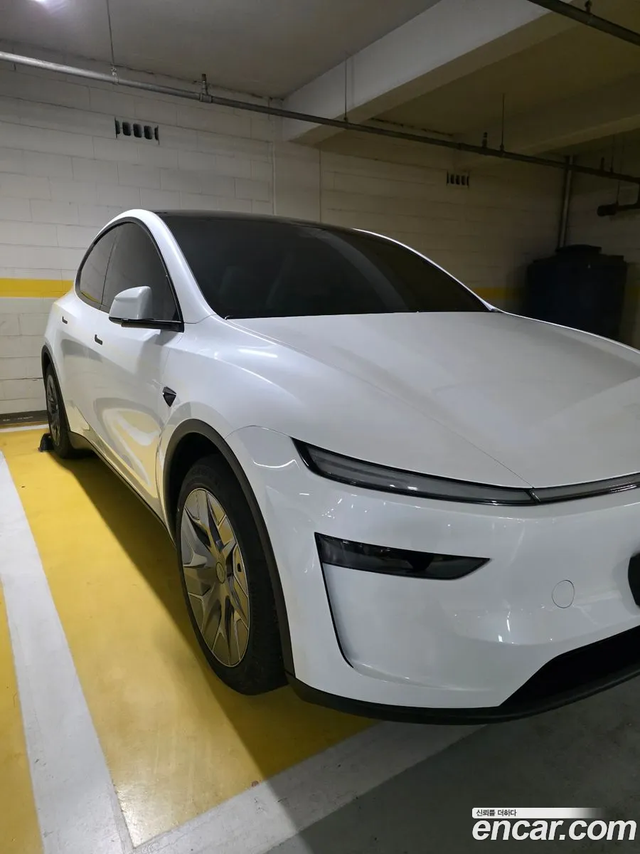 Tesla Model Y 2026 — 9