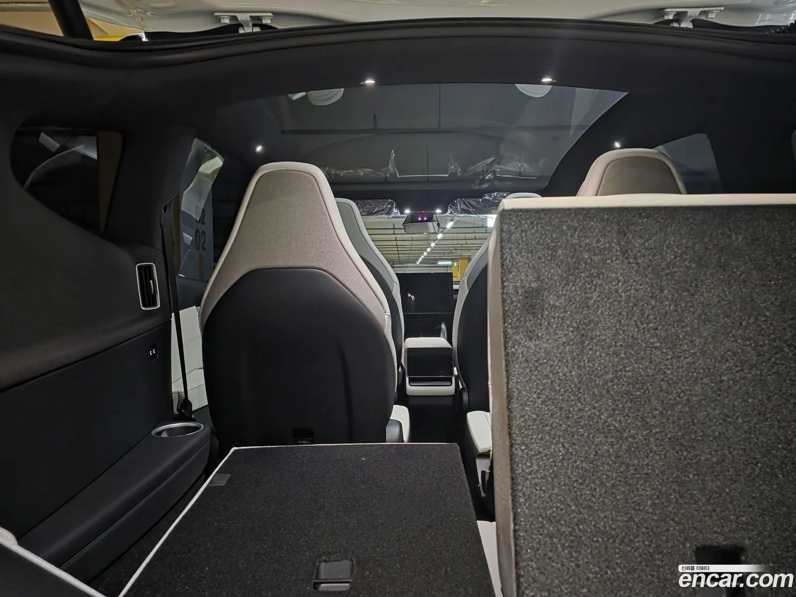 Tesla Model Y 2026 — 10