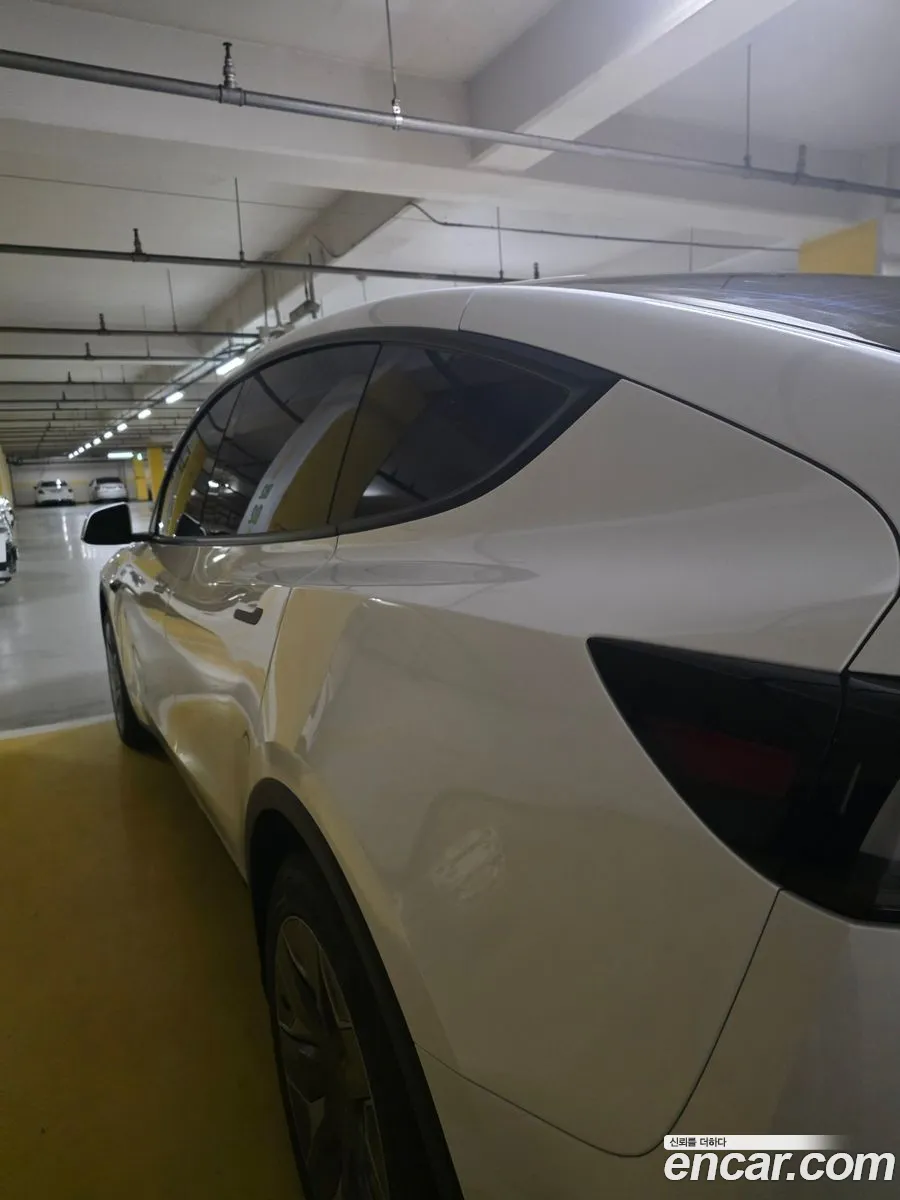 Tesla Model Y 2026 — 11