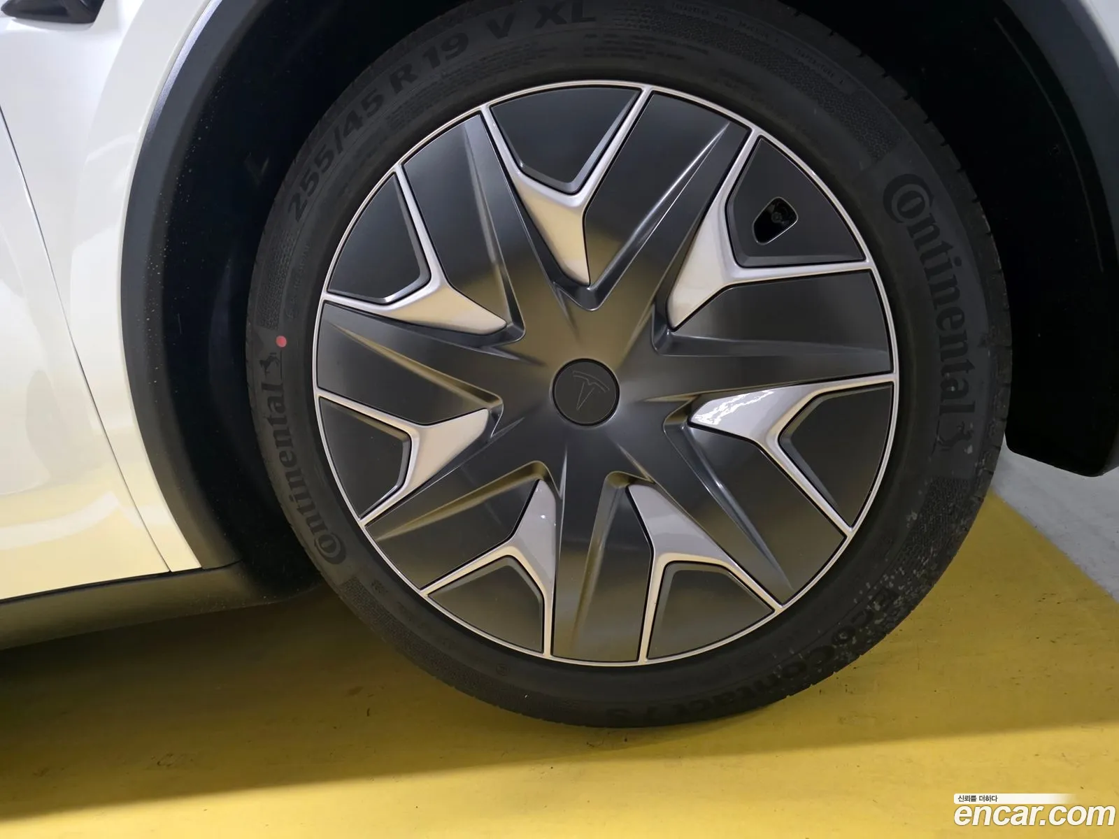 Tesla Model Y 2026 — 6
