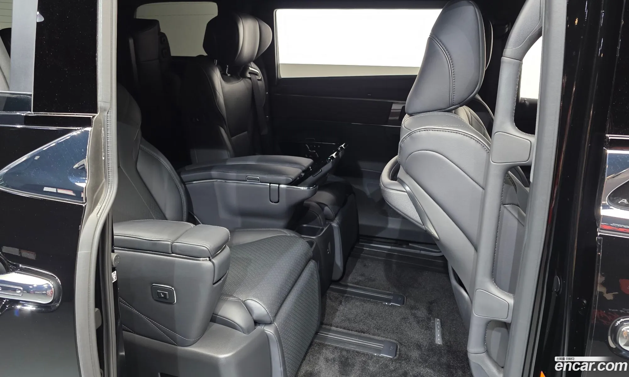 Toyota Alphard 2024 — 17