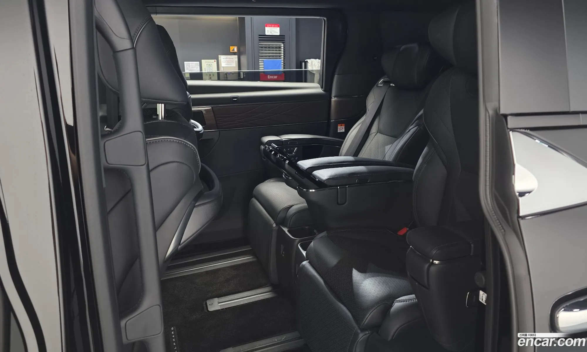 Toyota Alphard 2024 — 30