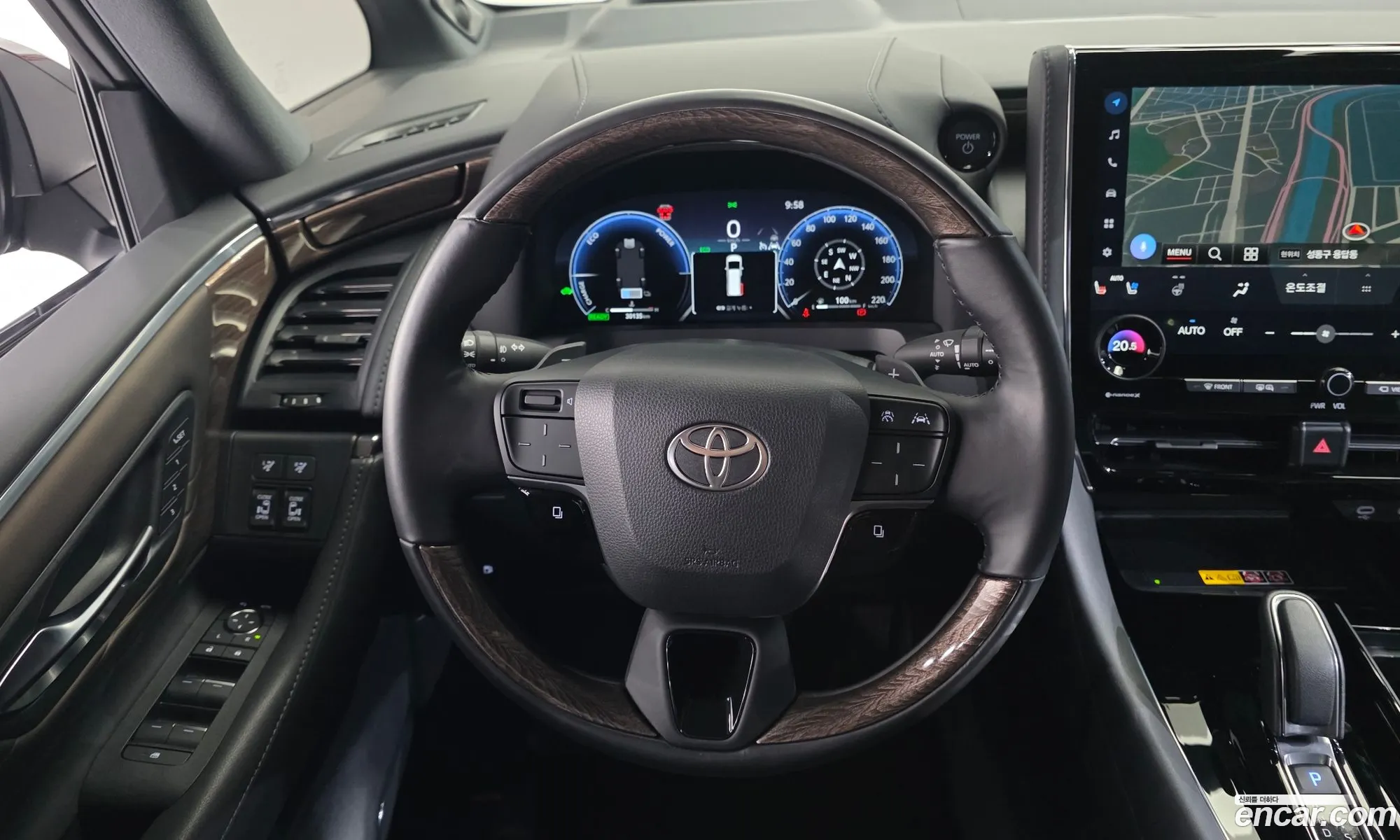 Toyota Alphard 2024 — 16