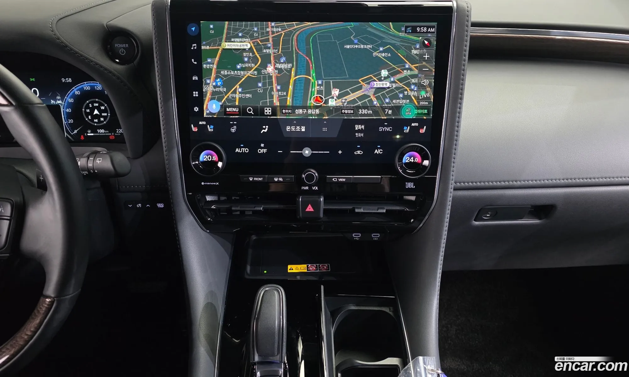 Toyota Alphard 2024 — 24