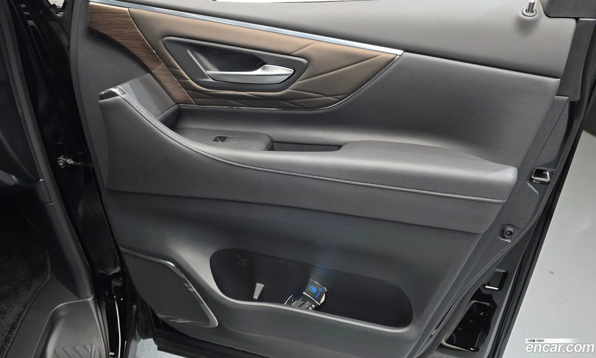 Toyota Alphard 2024 — 29
