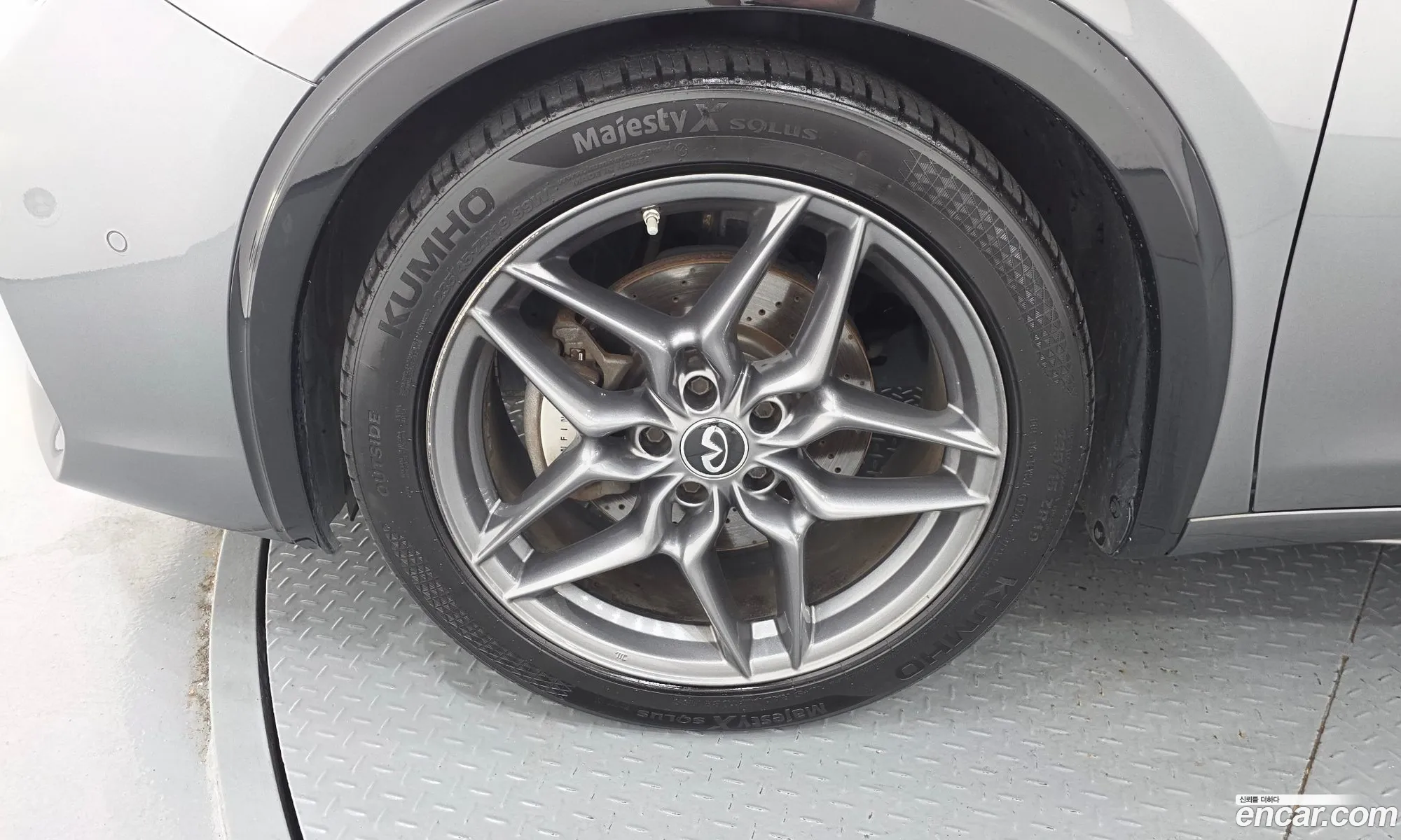 Infiniti Q30