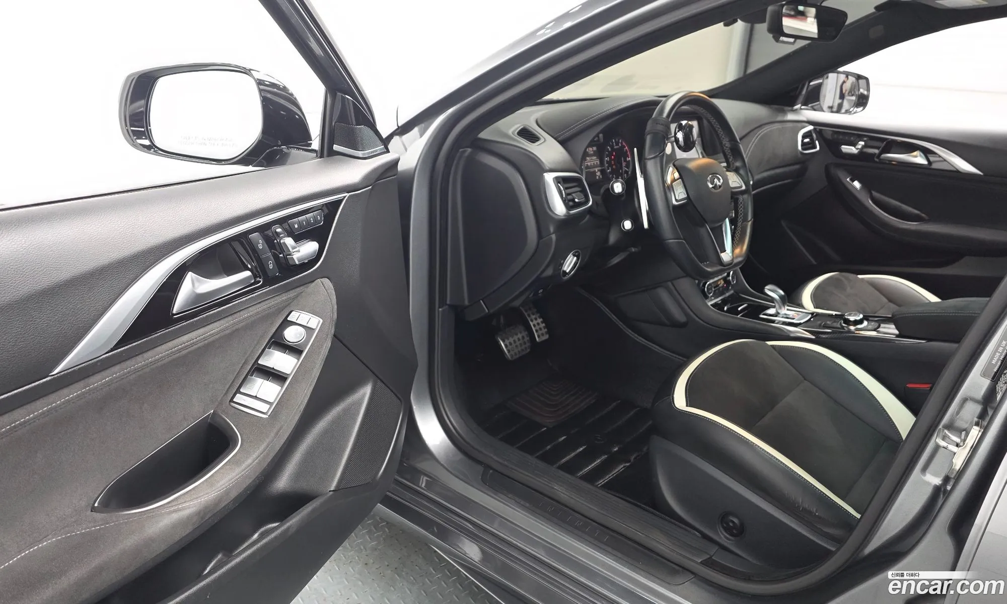 Infiniti Q30
