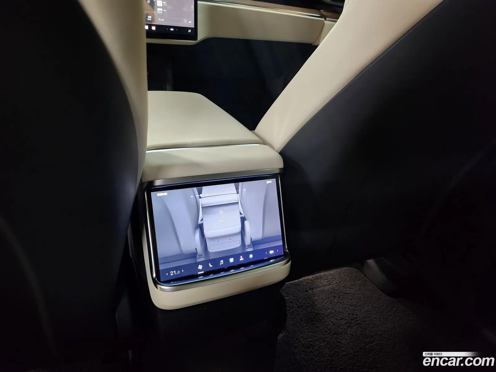 Tesla Model X 2023 — 19