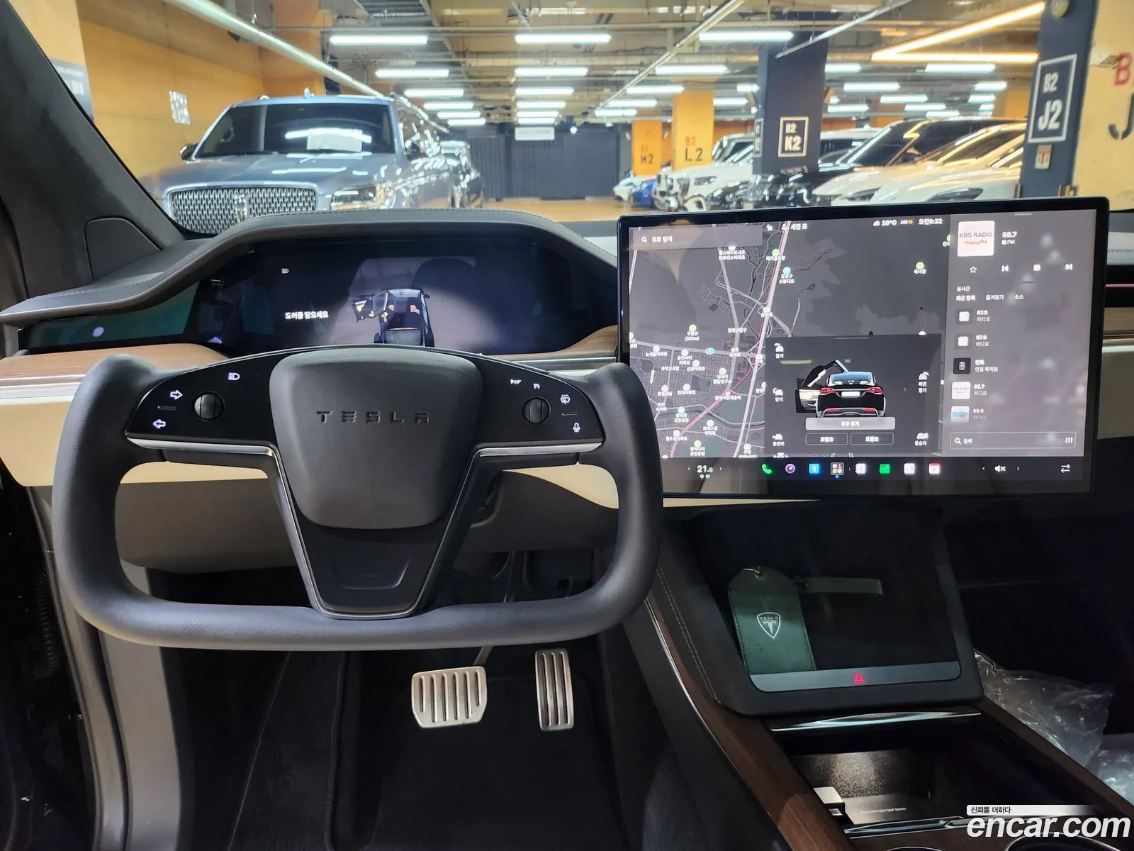 Tesla Model X 2023 — 16