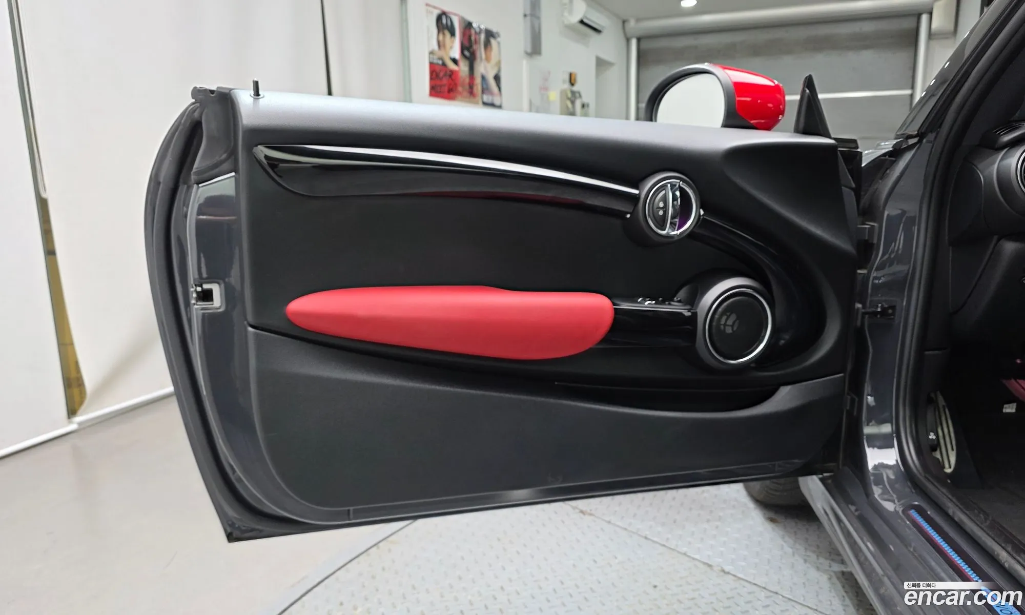 Mini Cooper S 2020 WMWXY9104L2L81559 — 29