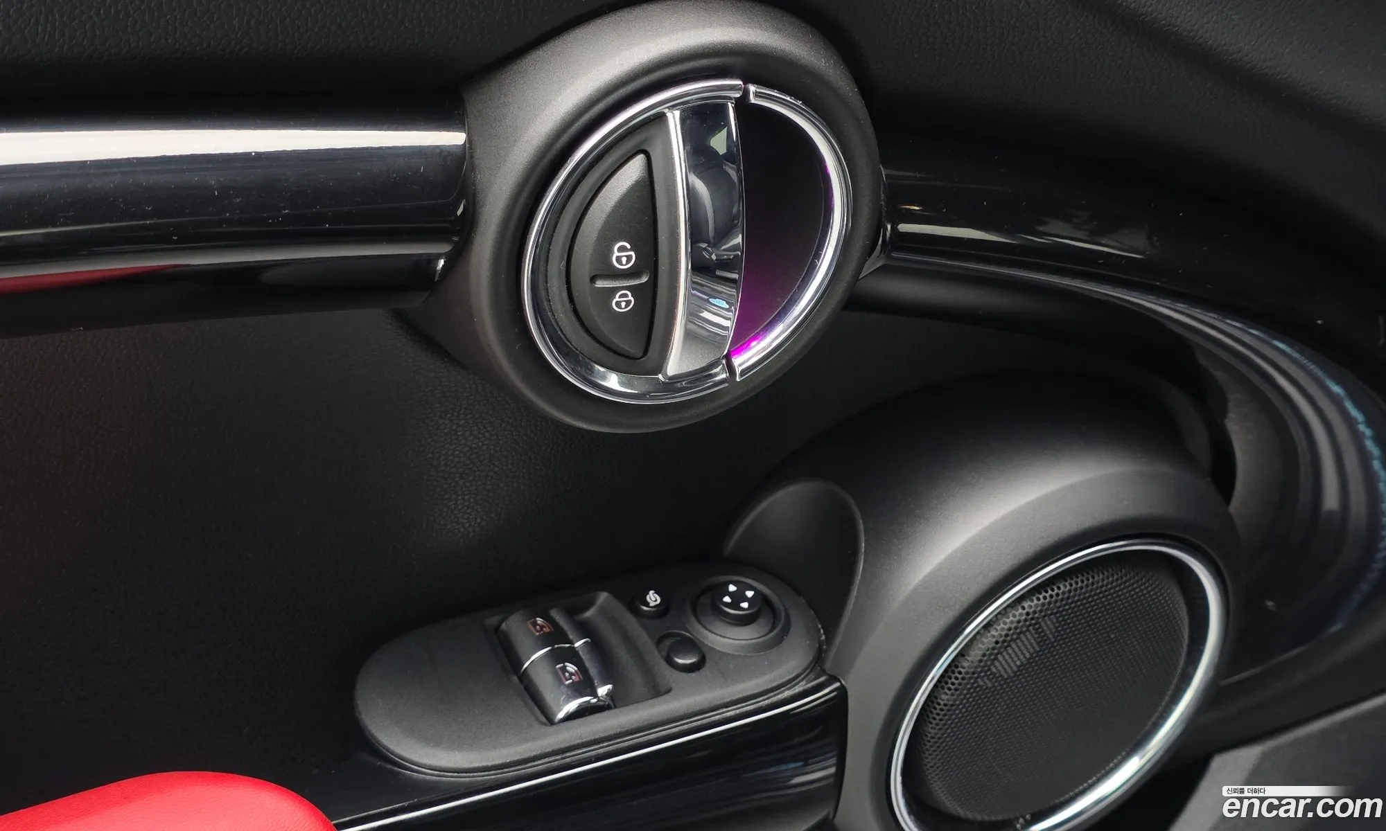 Mini Cooper S 2020 WMWXY9104L2L81559 — 4
