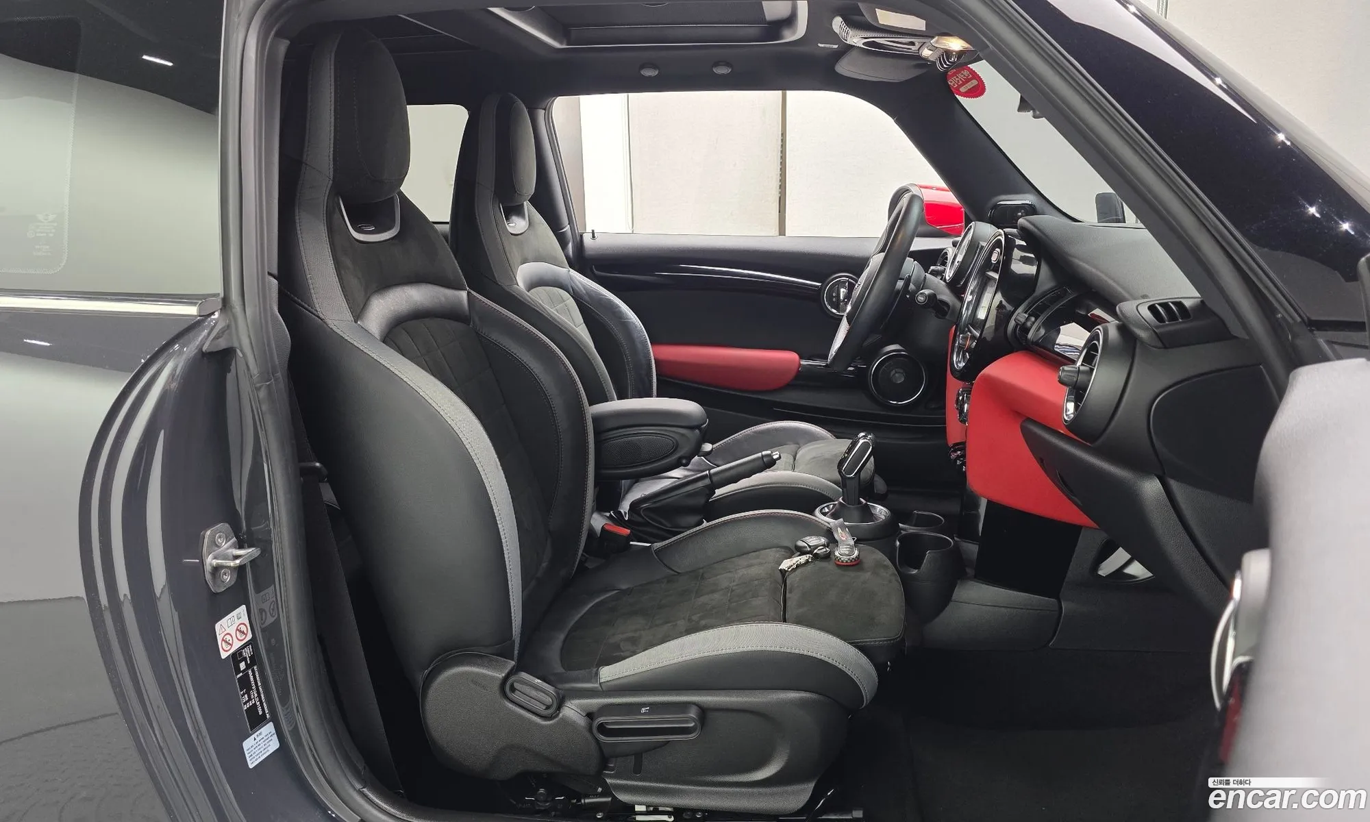Mini Cooper S 2020 WMWXY9104L2L81559 — 5