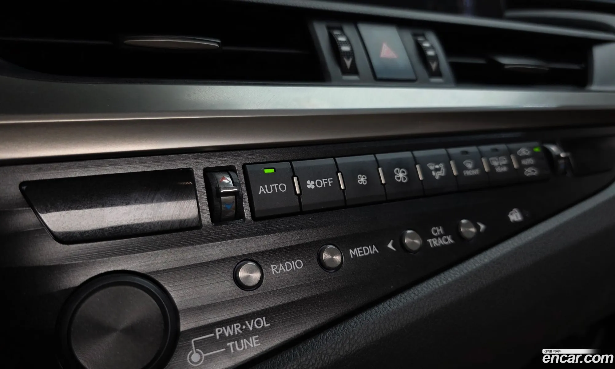 Lexus ES300h 7th Gen 2019 — 31