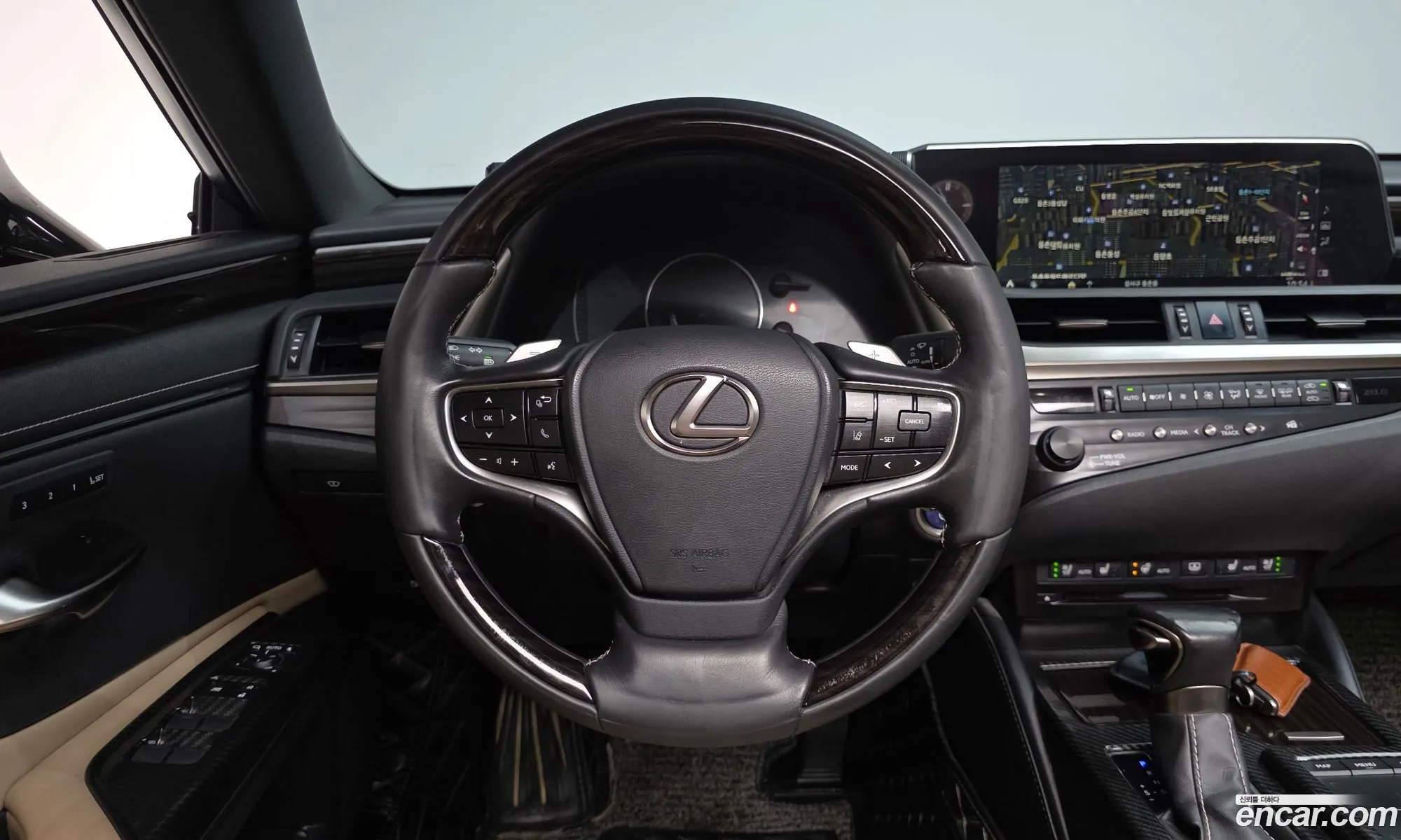 Lexus ES300h 7th Gen 2019 — 34
