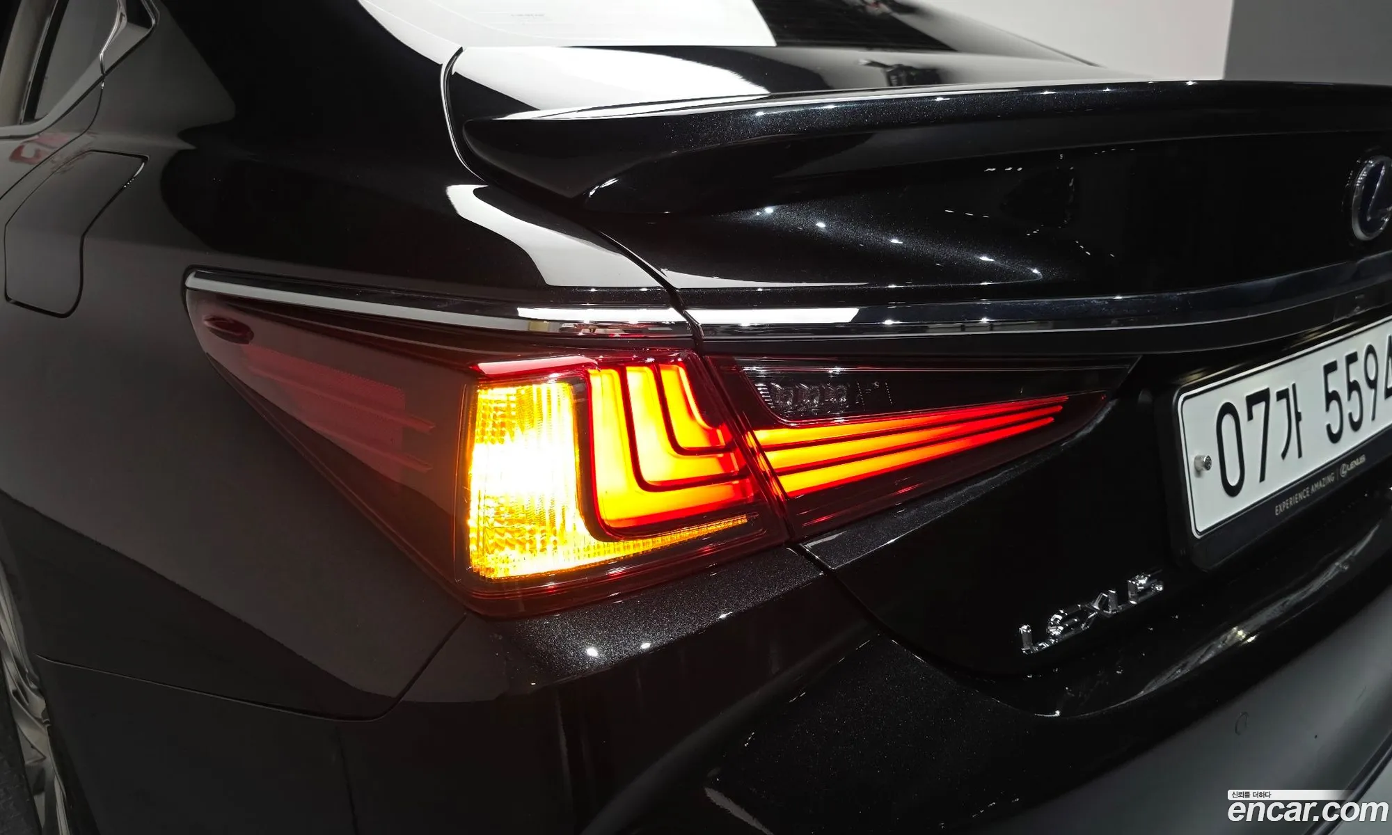 Lexus ES300h 7th Gen 2019 — 33
