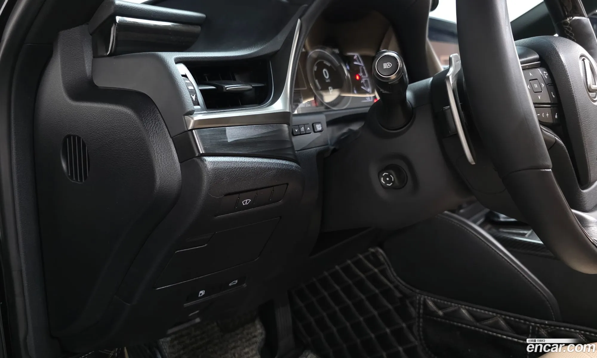 Lexus ES300h 7th Gen 2019 — 13