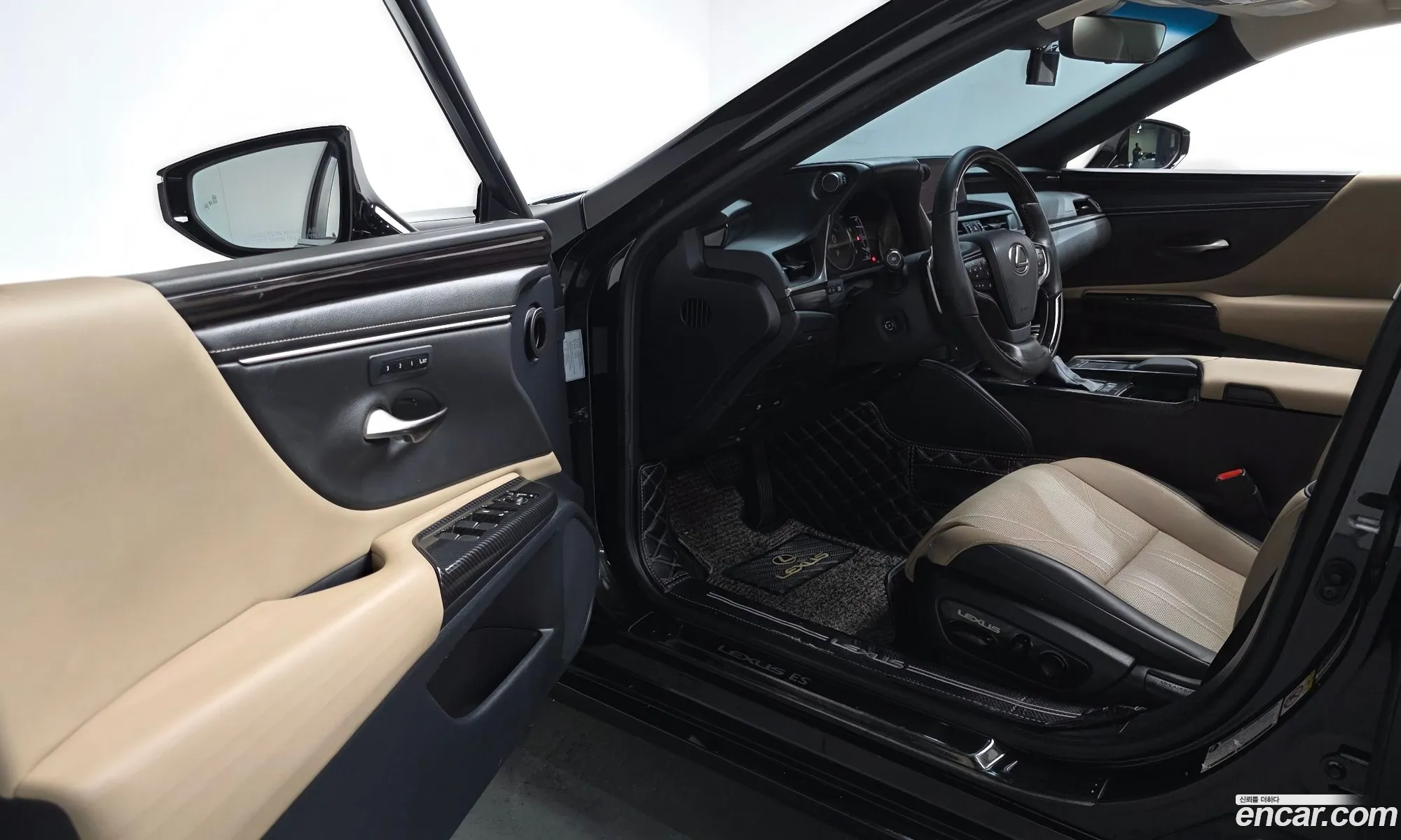 Lexus ES300h 7th Gen 2019 — 28