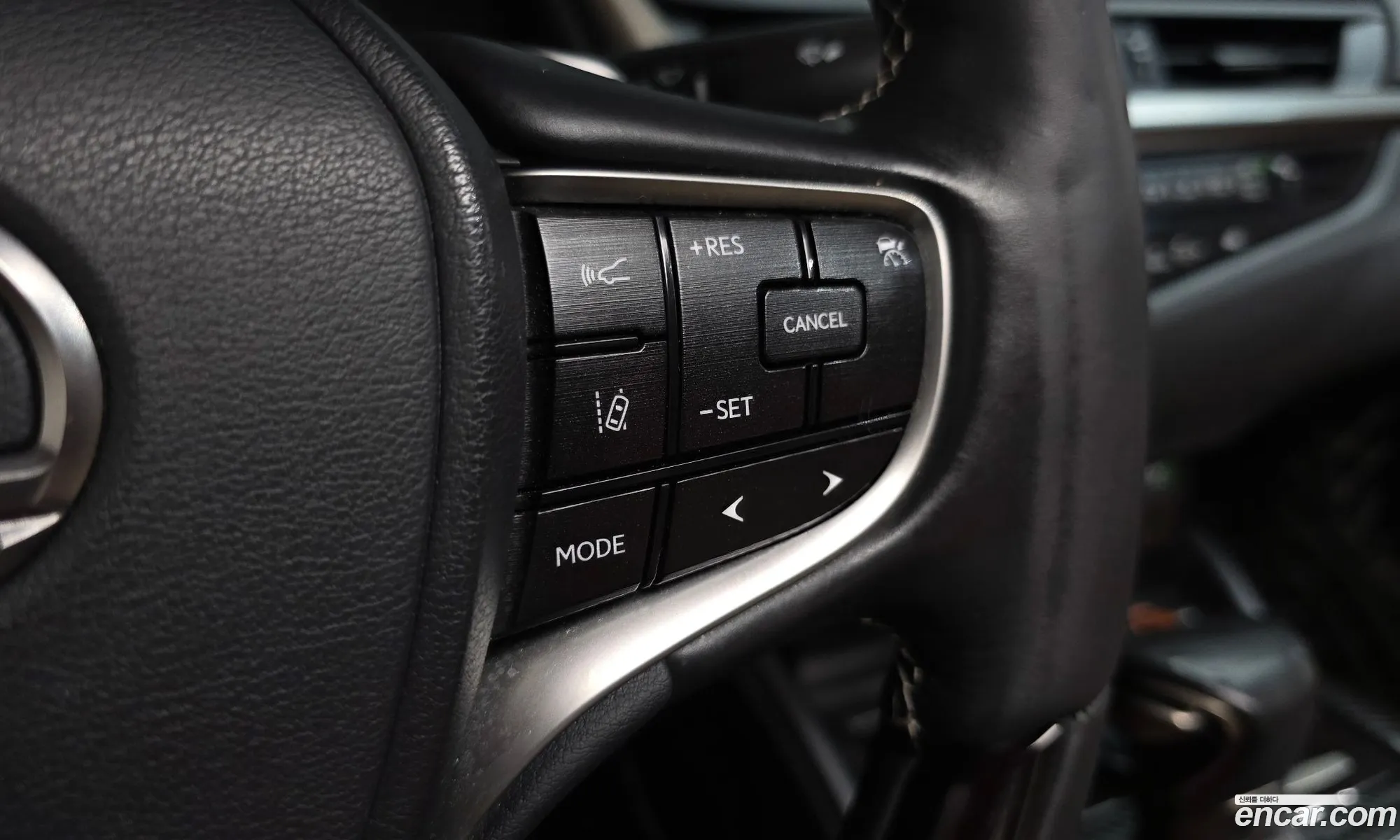 Lexus ES300h 7th Gen 2019 — 6