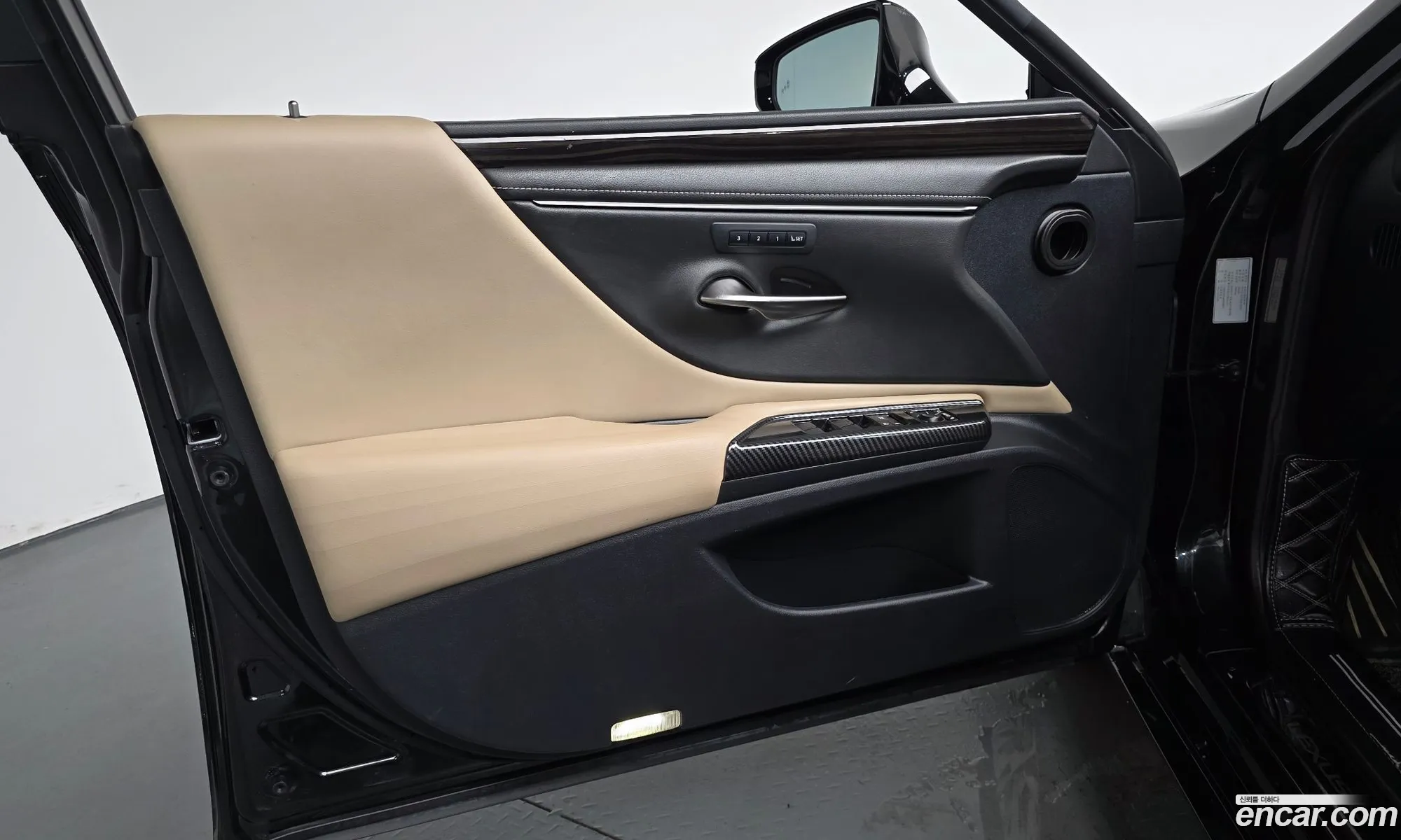 Lexus ES300h 7th Gen 2019 — 12