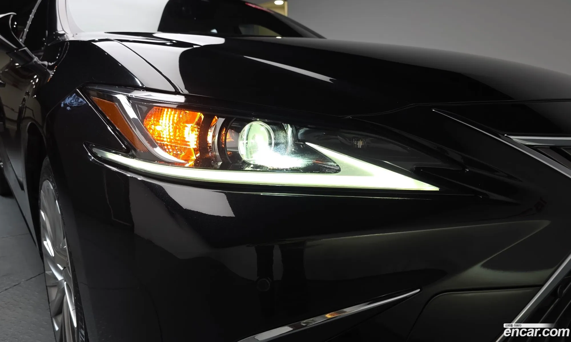 Lexus ES300h 7th Gen 2019 — 8