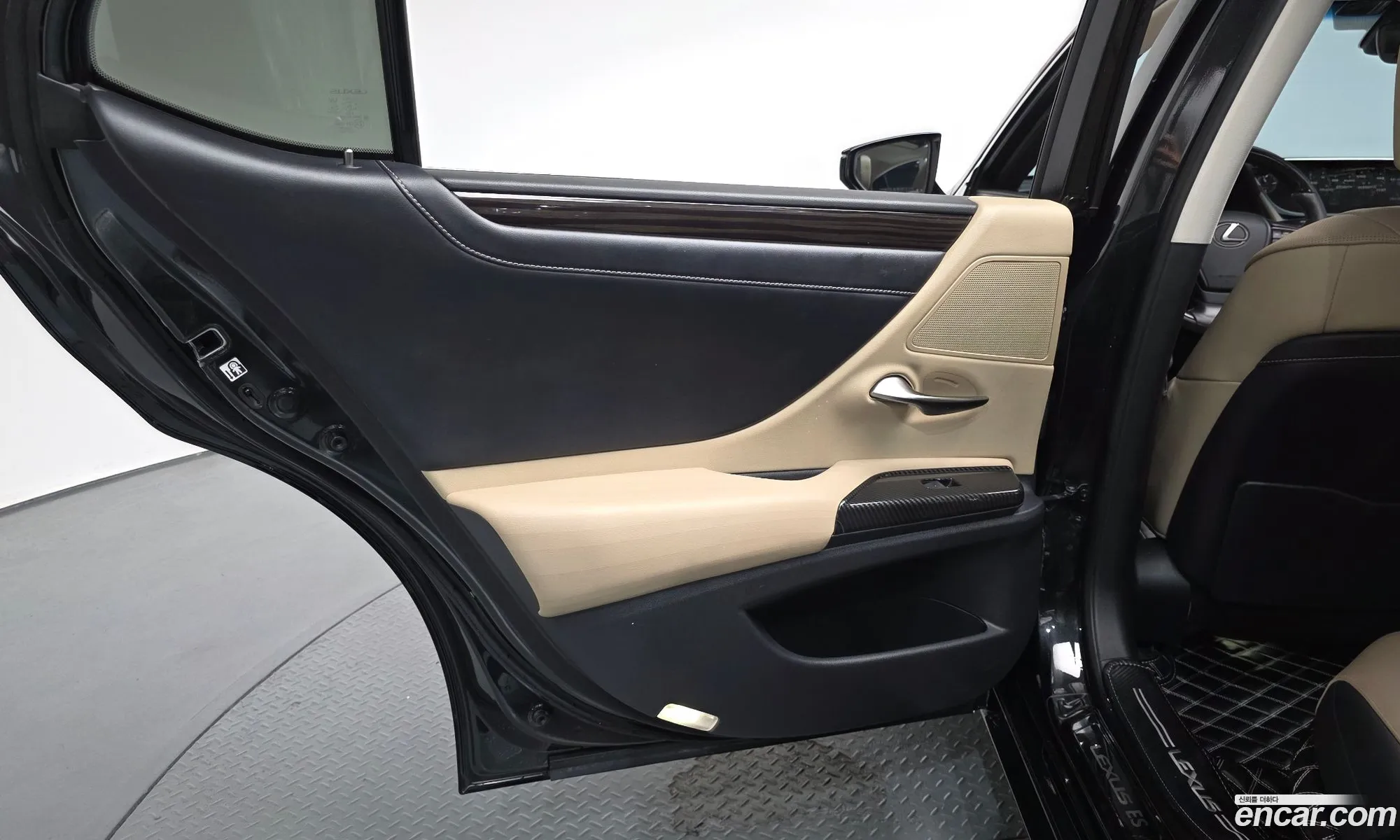 Lexus ES300h 7th Gen 2019 — 9