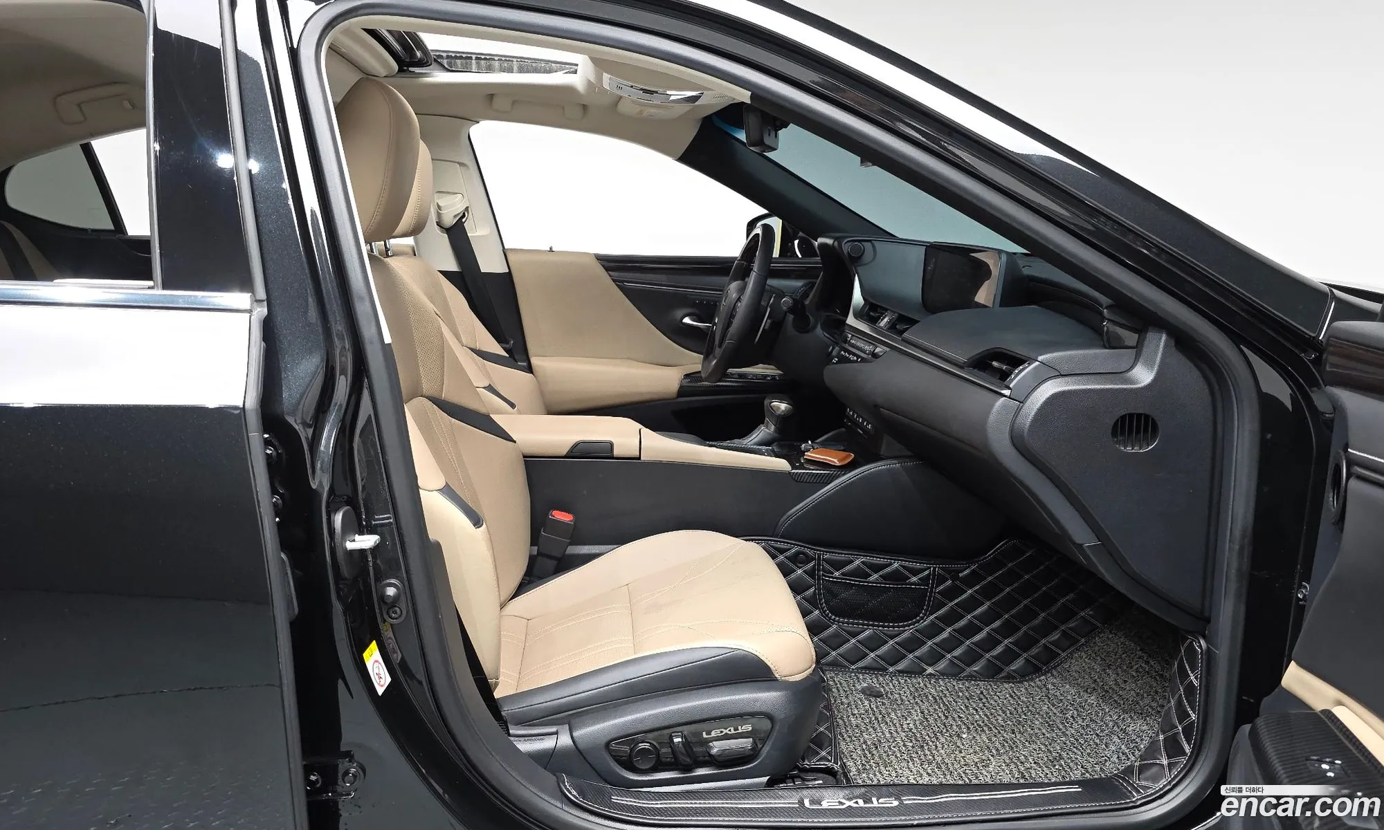 Lexus ES300h 7th Gen 2019 — 22