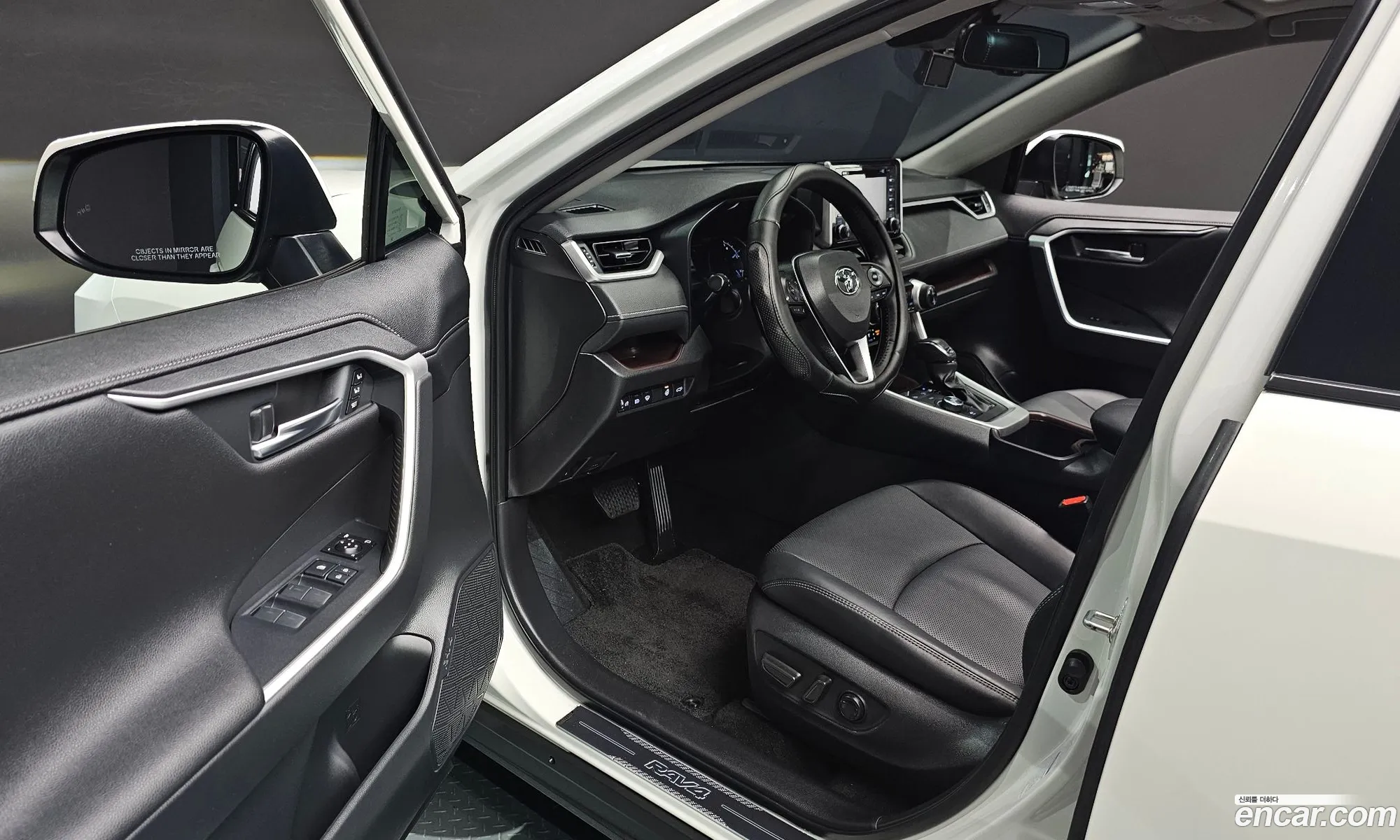 Toyota RAV4 2022 JTMDWRFV2ND162929 — 17