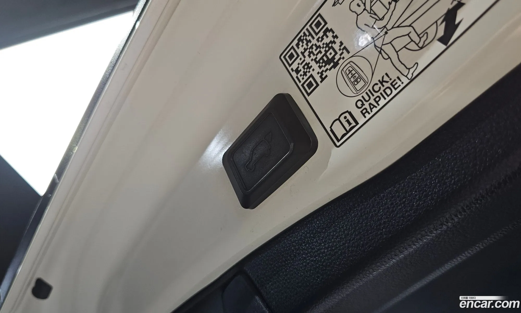 Toyota RAV4 2022 JTMDWRFV2ND162929 — 3
