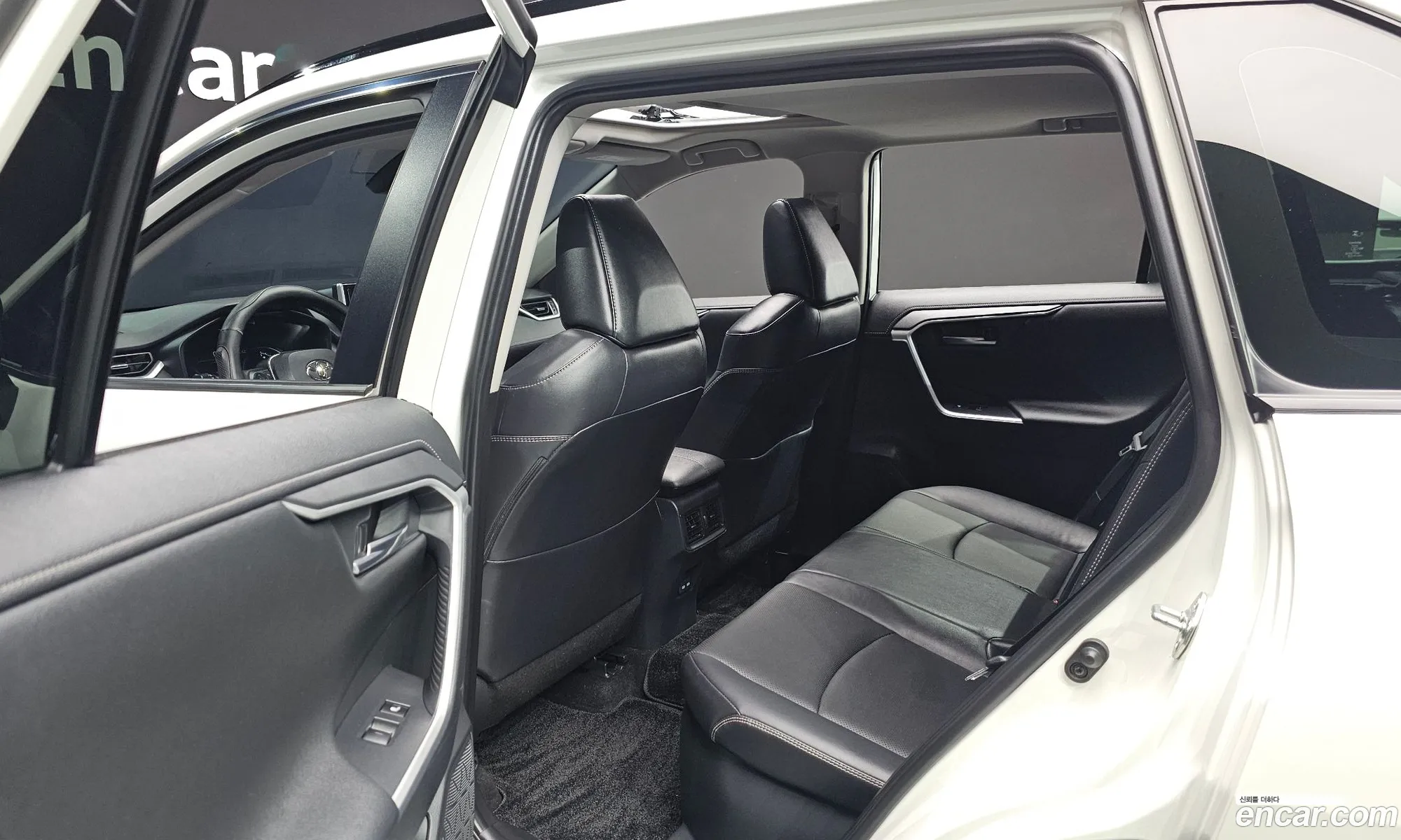 Toyota RAV4 2022 JTMDWRFV2ND162929 — 5