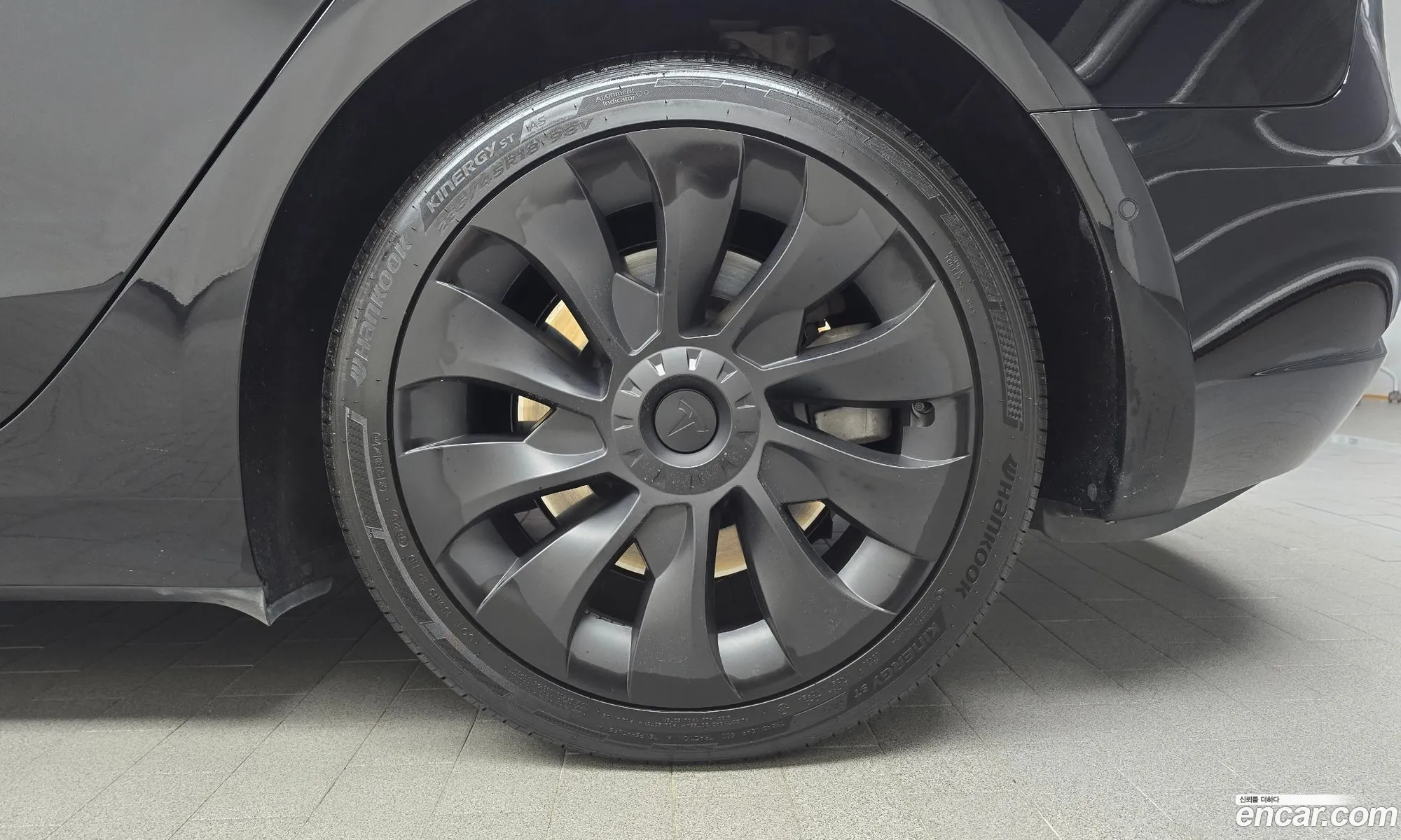Tesla Model 3 2021 — 32
