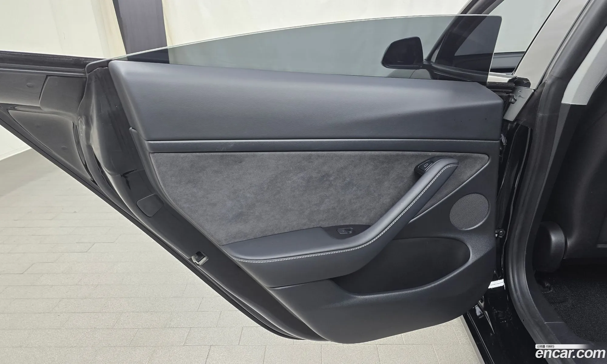 Tesla Model 3 2021 — 25