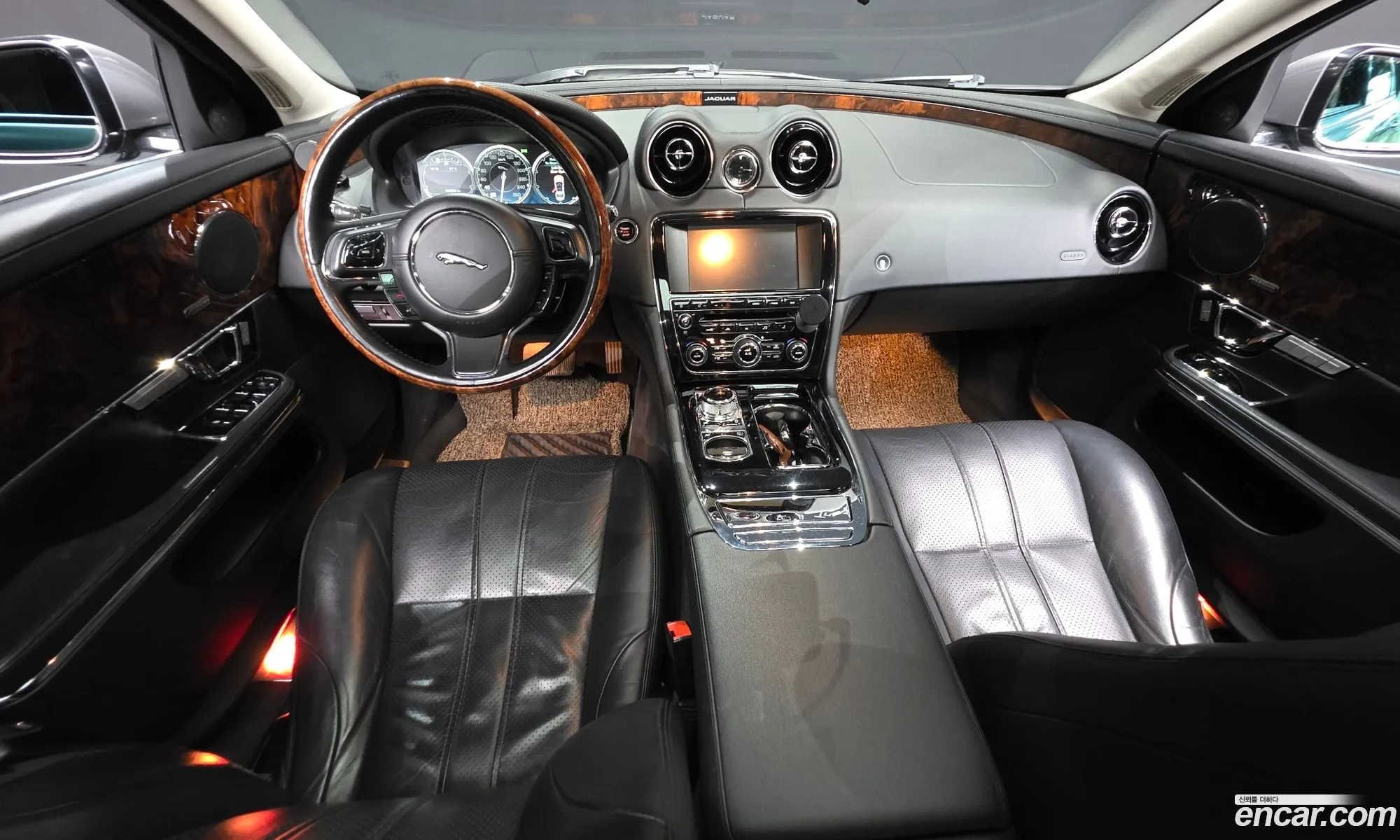 Jaguar XJ 2014 SAJAA1224ENV73016 — 15