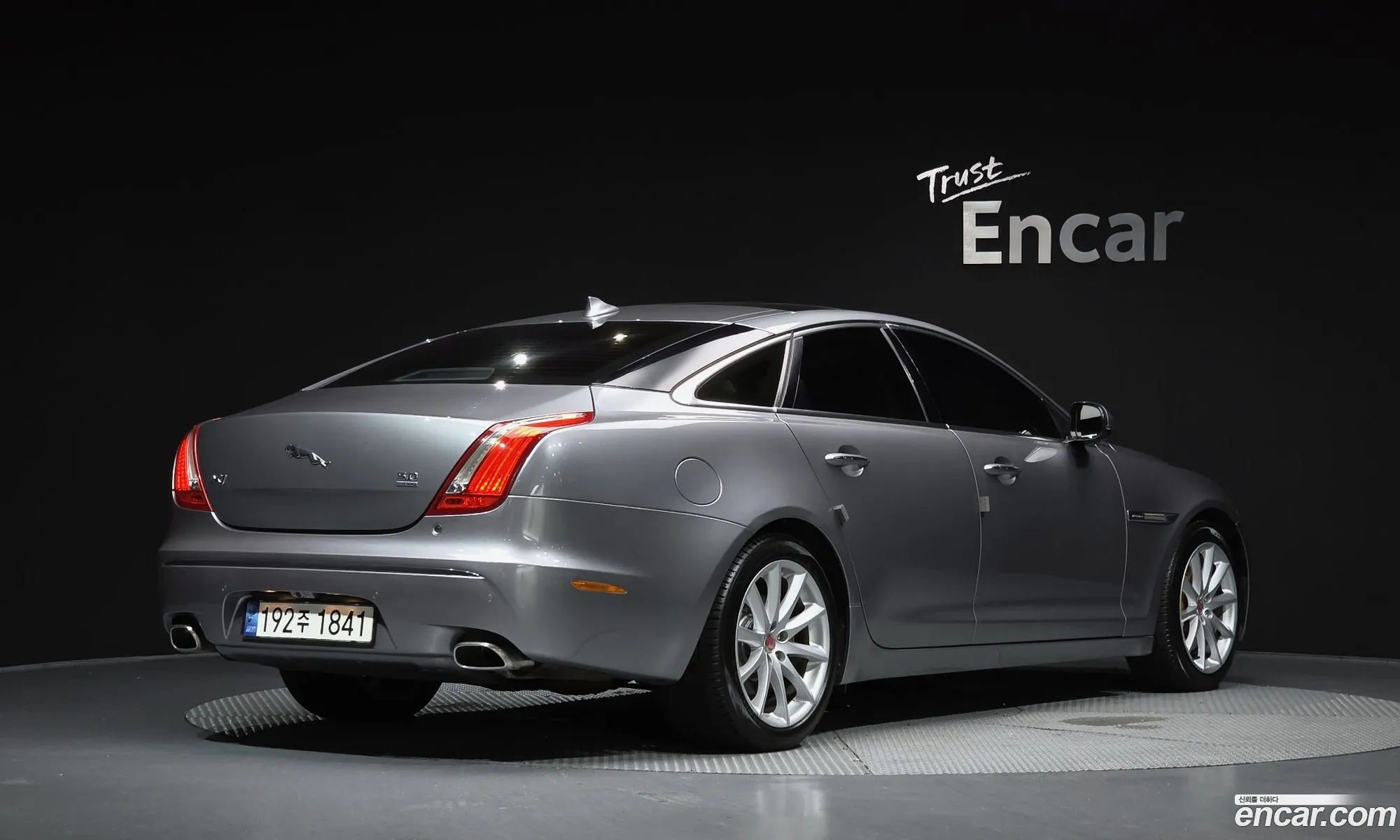 Jaguar XJ 2014 SAJAA1224ENV73016 — 8
