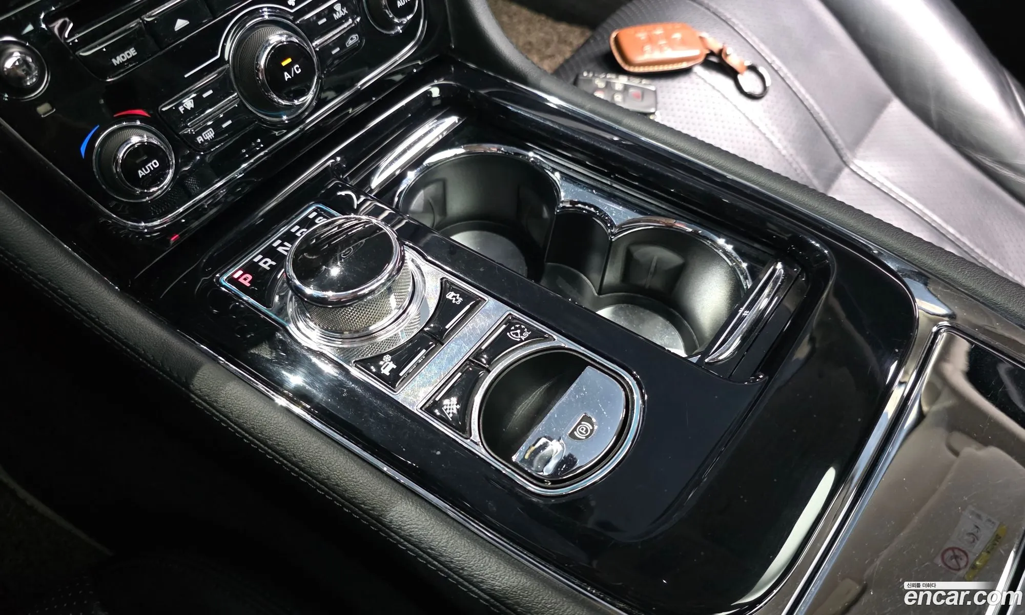 Jaguar XJ 2014 SAJAA1224ENV73016 — 19
