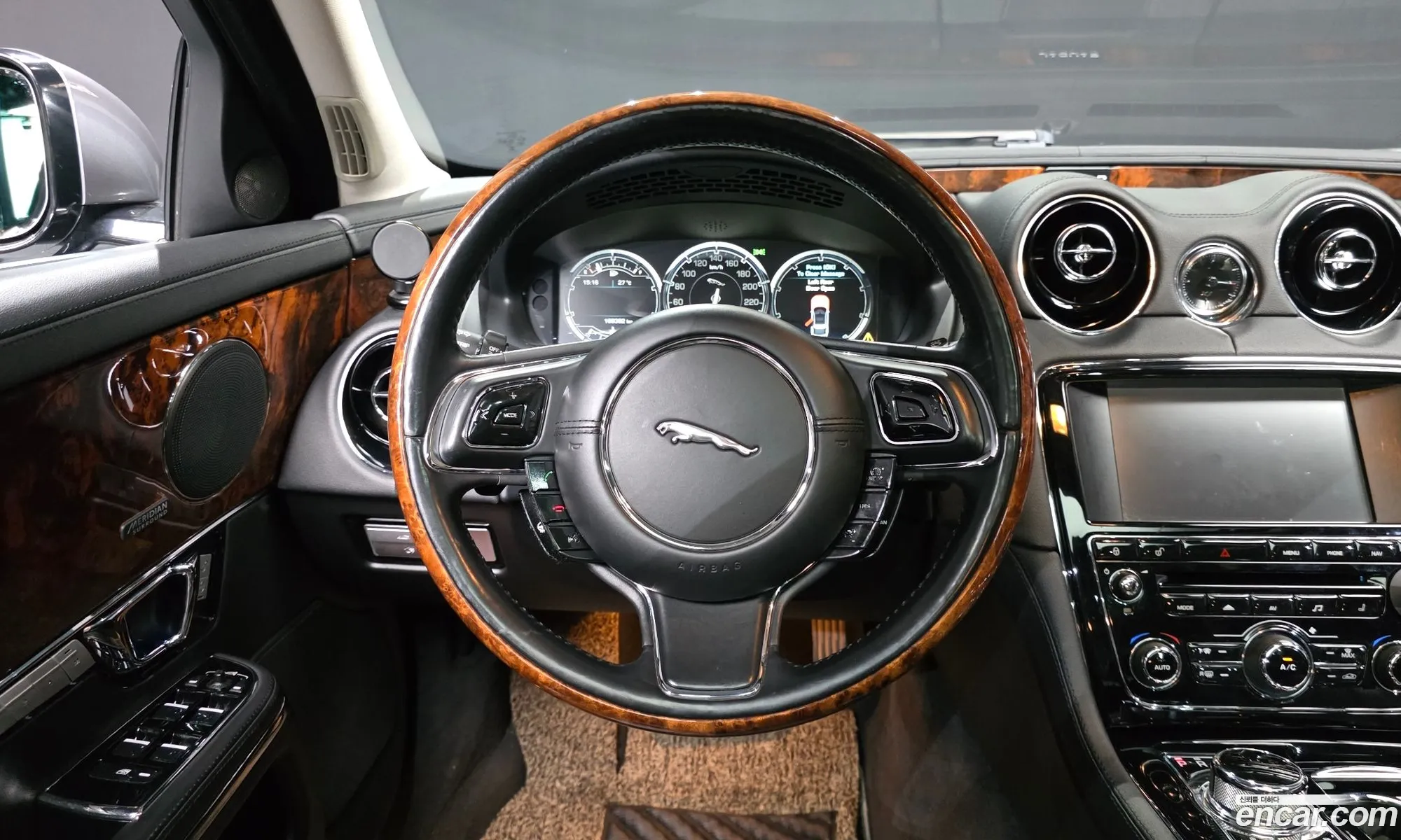 Jaguar XJ 2014 SAJAA1224ENV73016 — 13