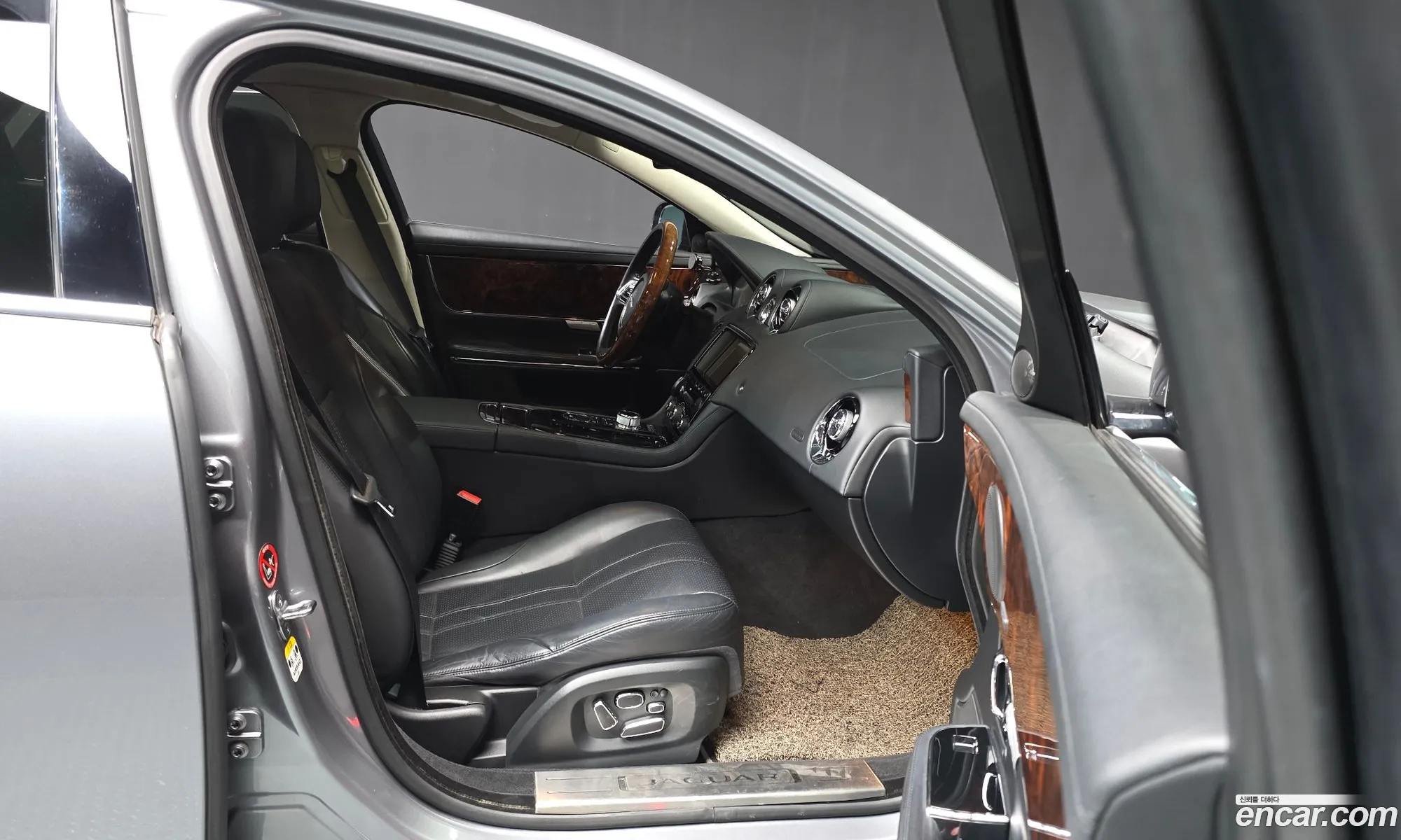 Jaguar XJ 2014 SAJAA1224ENV73016 — 14