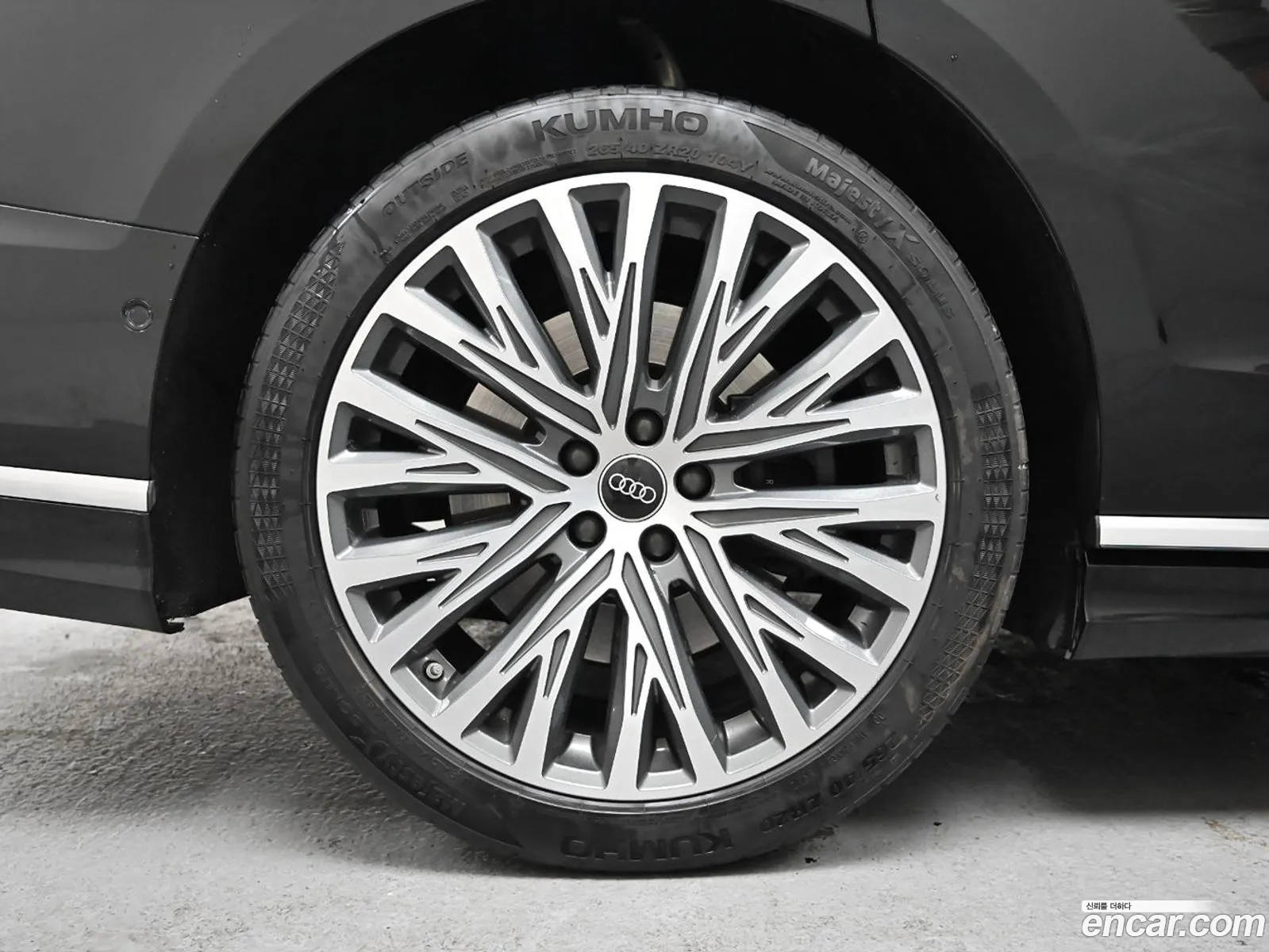 Audi A8 2023 — 12