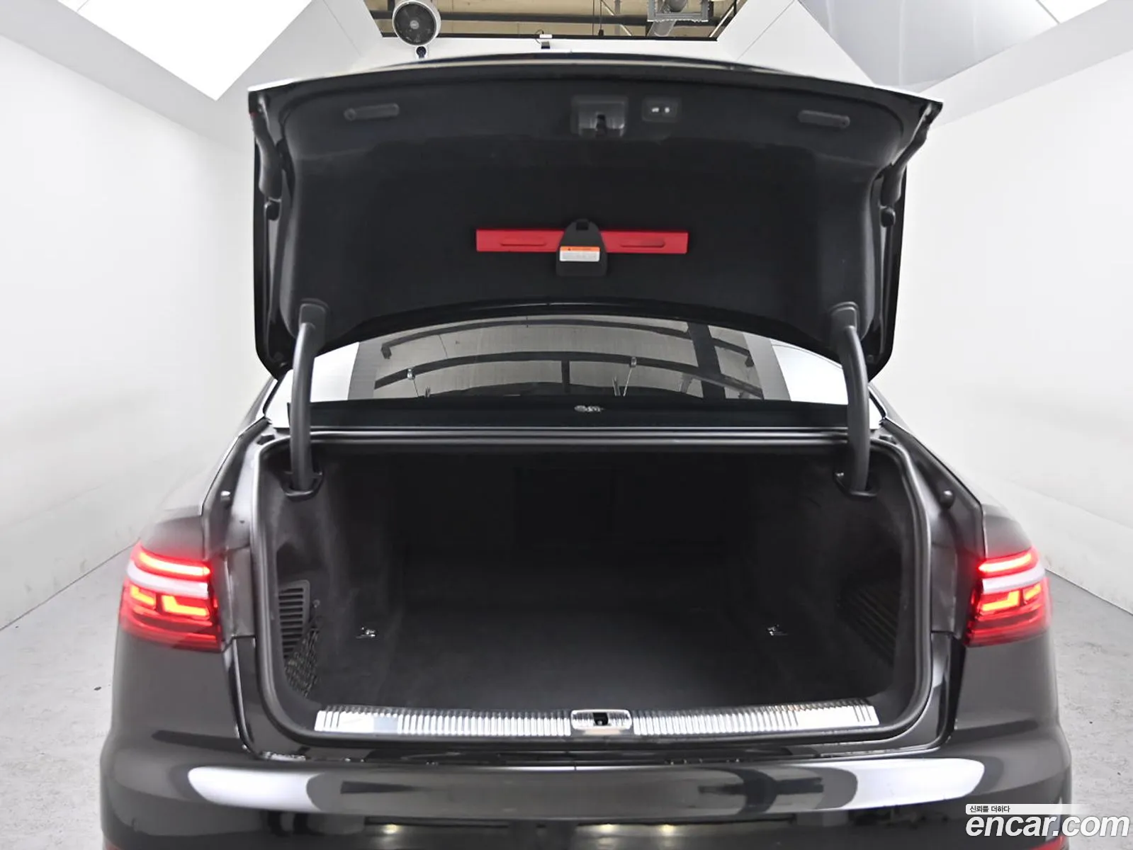 Audi A8 2021 — 14