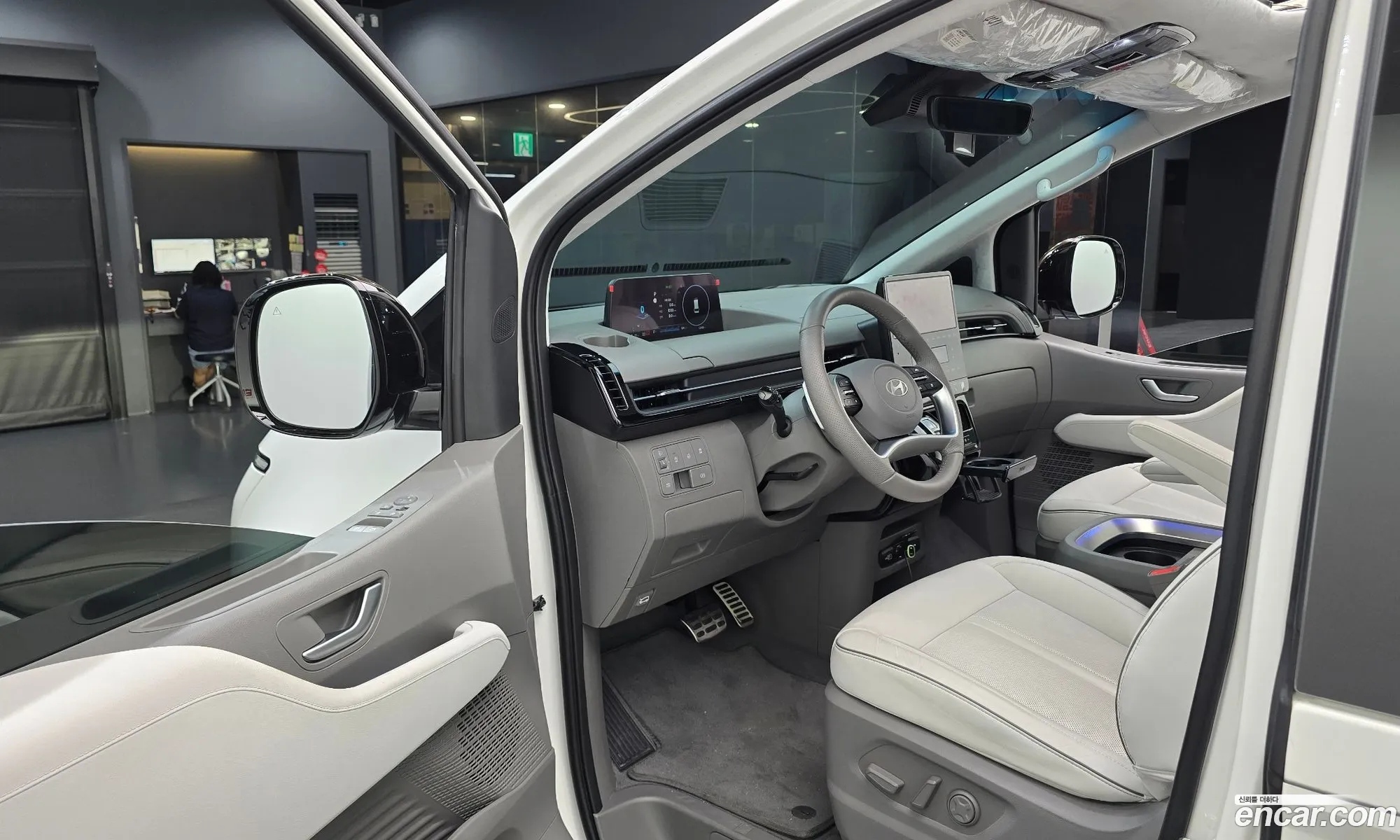 Hyundai Staria 2025 — 10