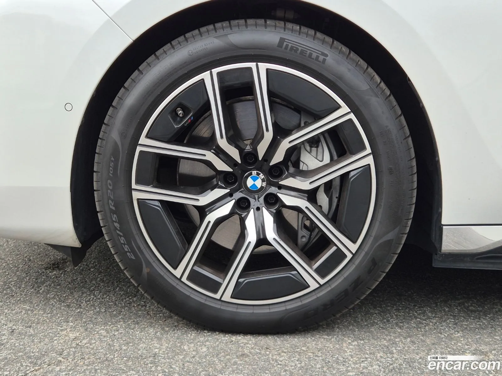 BMW i7 2024 — 17