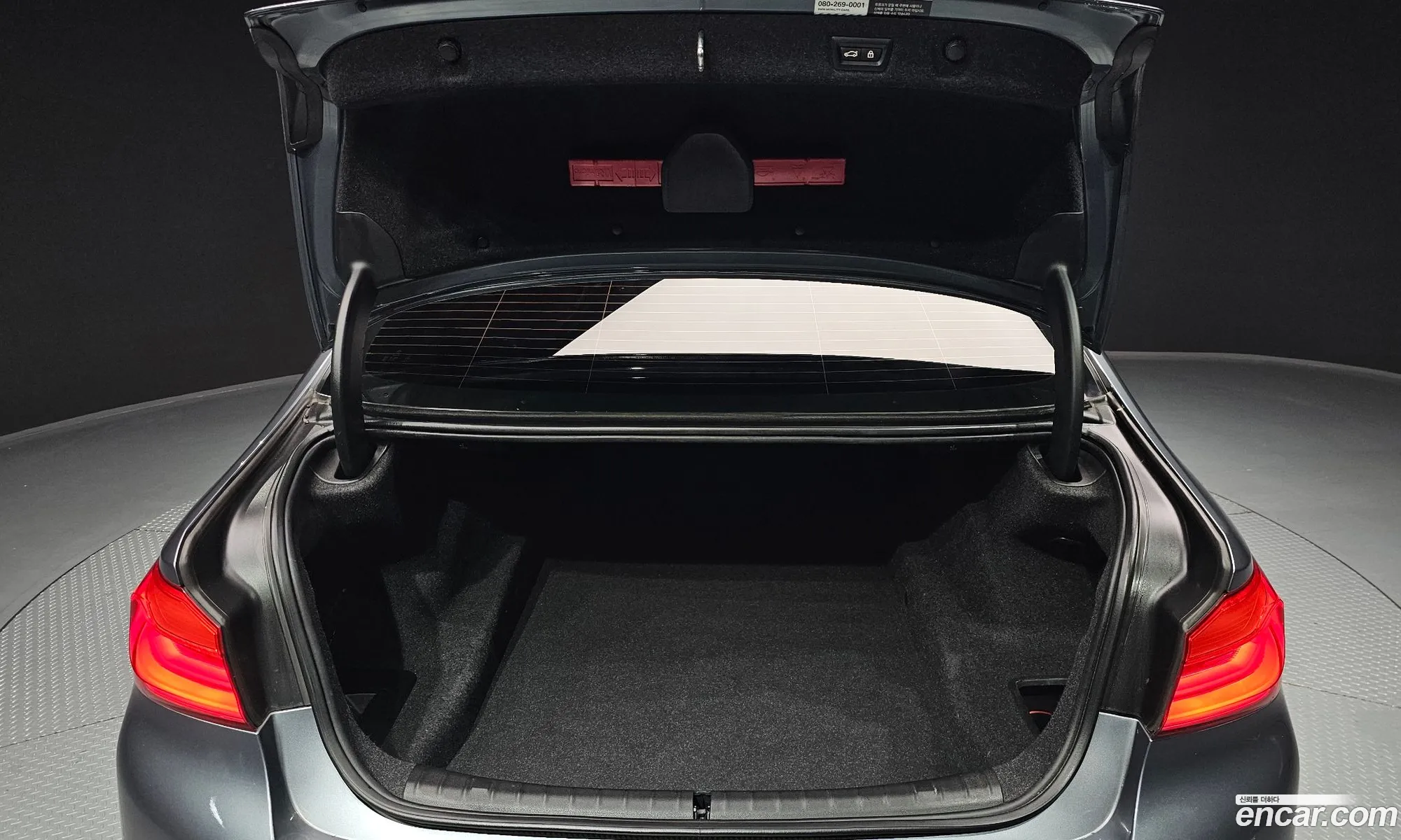 BMW 5 Series 2019 WBAJD9109KWC84448 — 4
