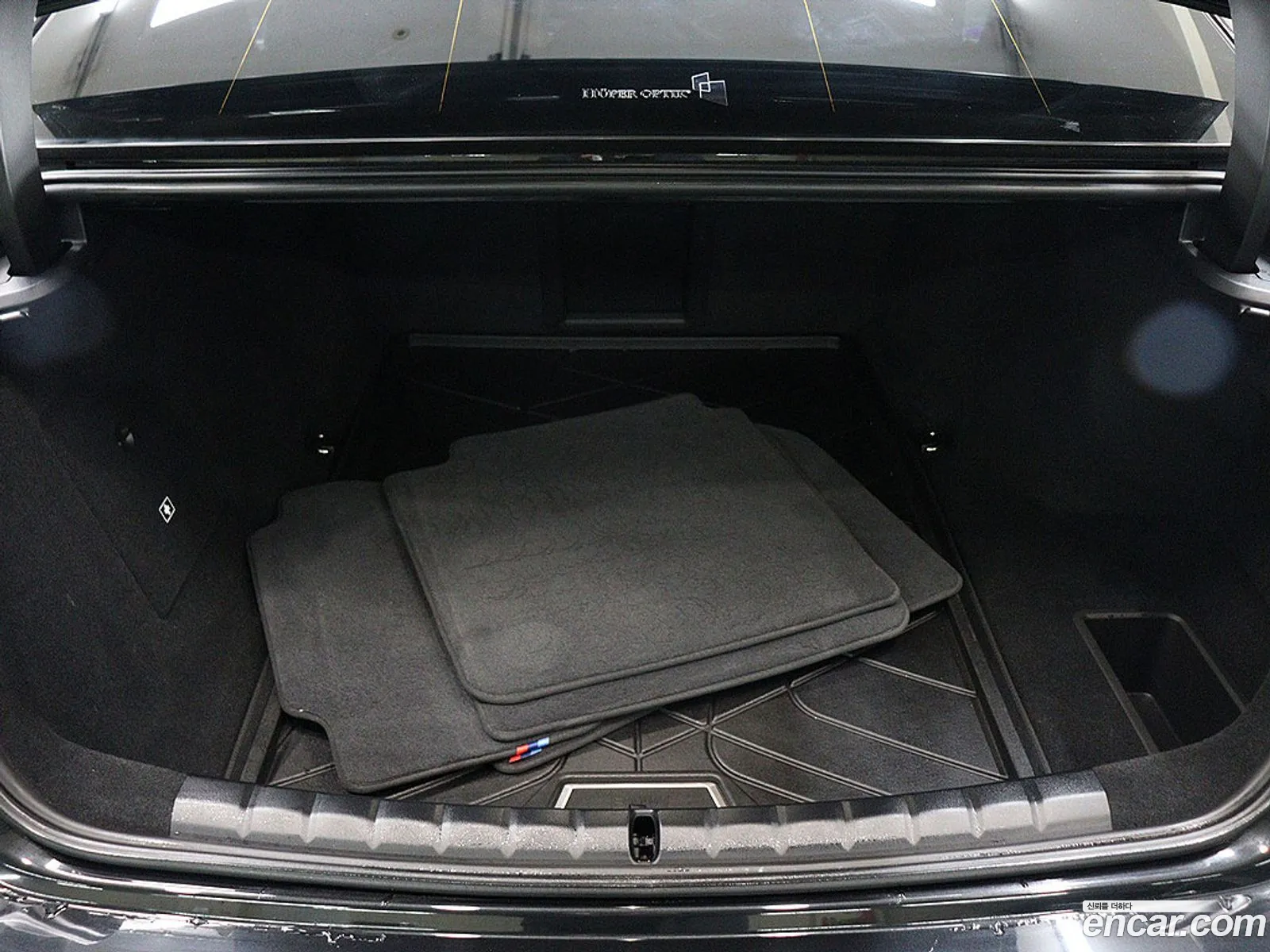 BMW i7 2023 — 19