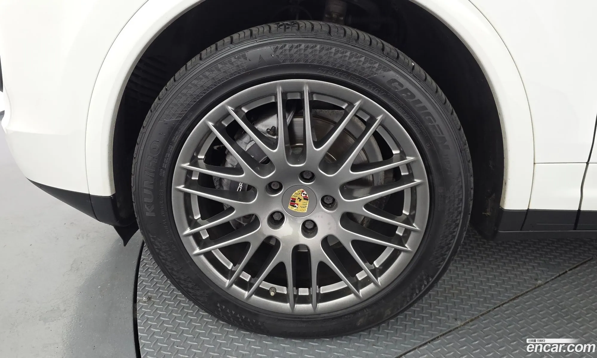 Porsche Cayenne 2017 WP1AF2928HLA30469 — 2