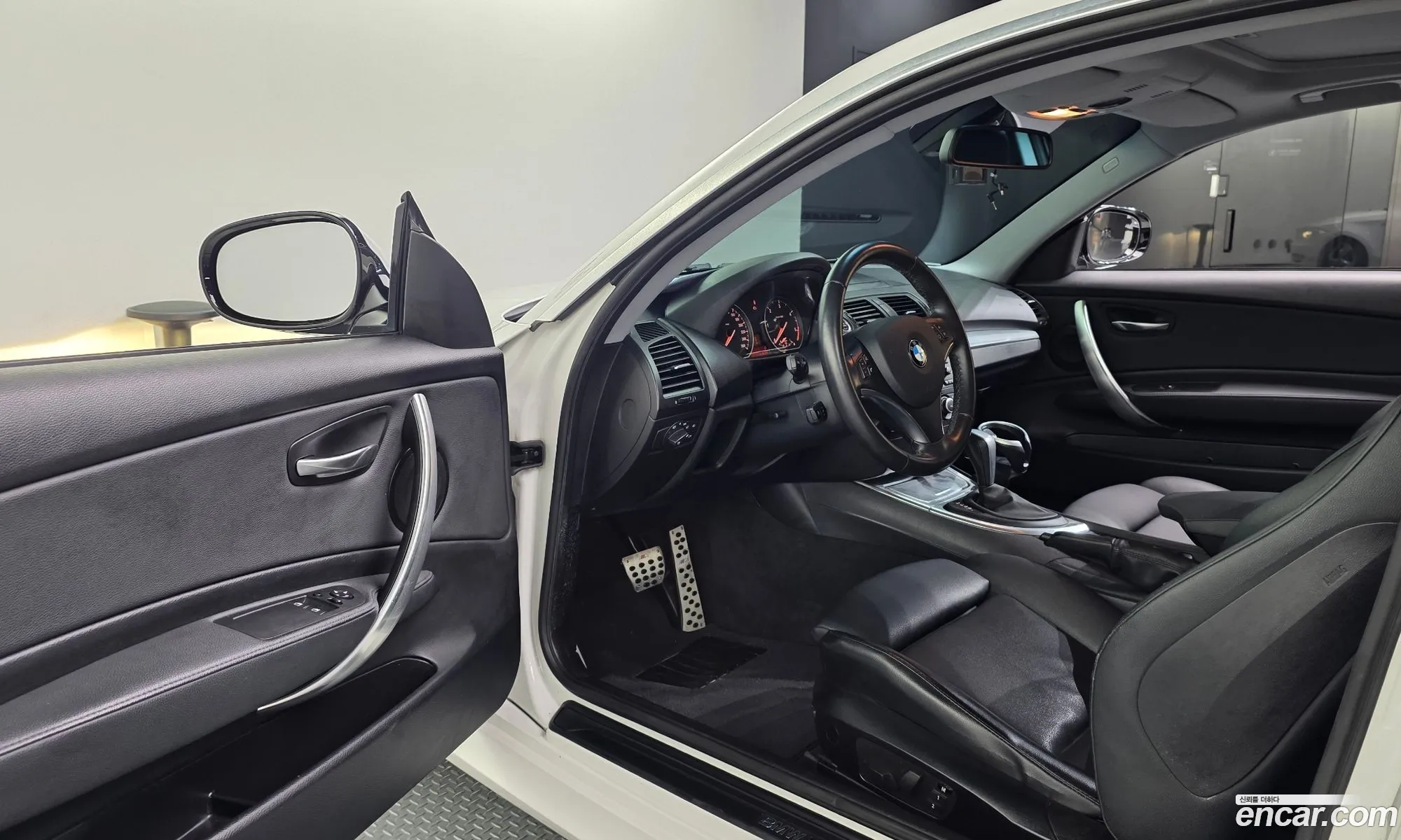 BMW 1 Series 2010 WBAUR3108AVL40702 — 2