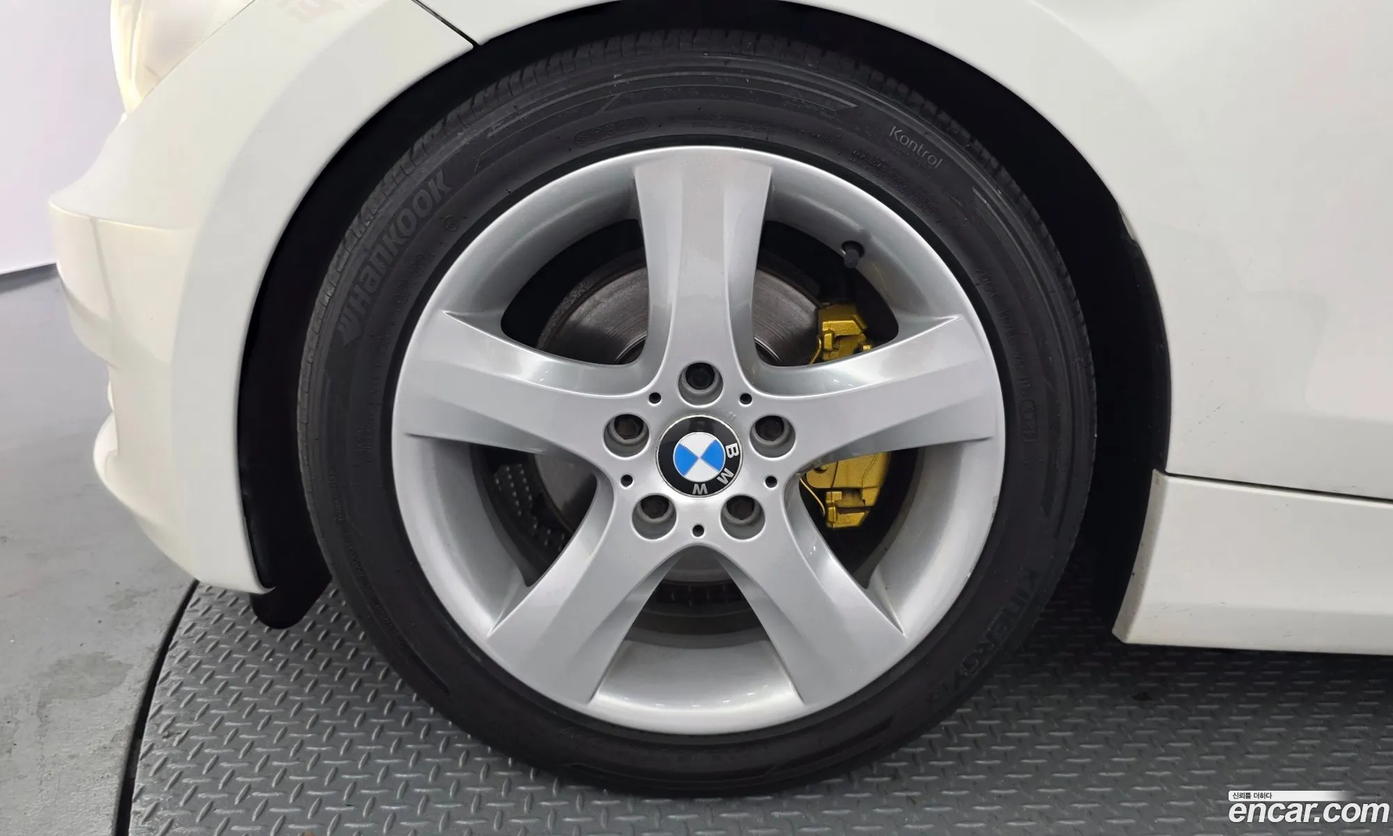 BMW 1 Series 2010 WBAUR3108AVL40702 — 17